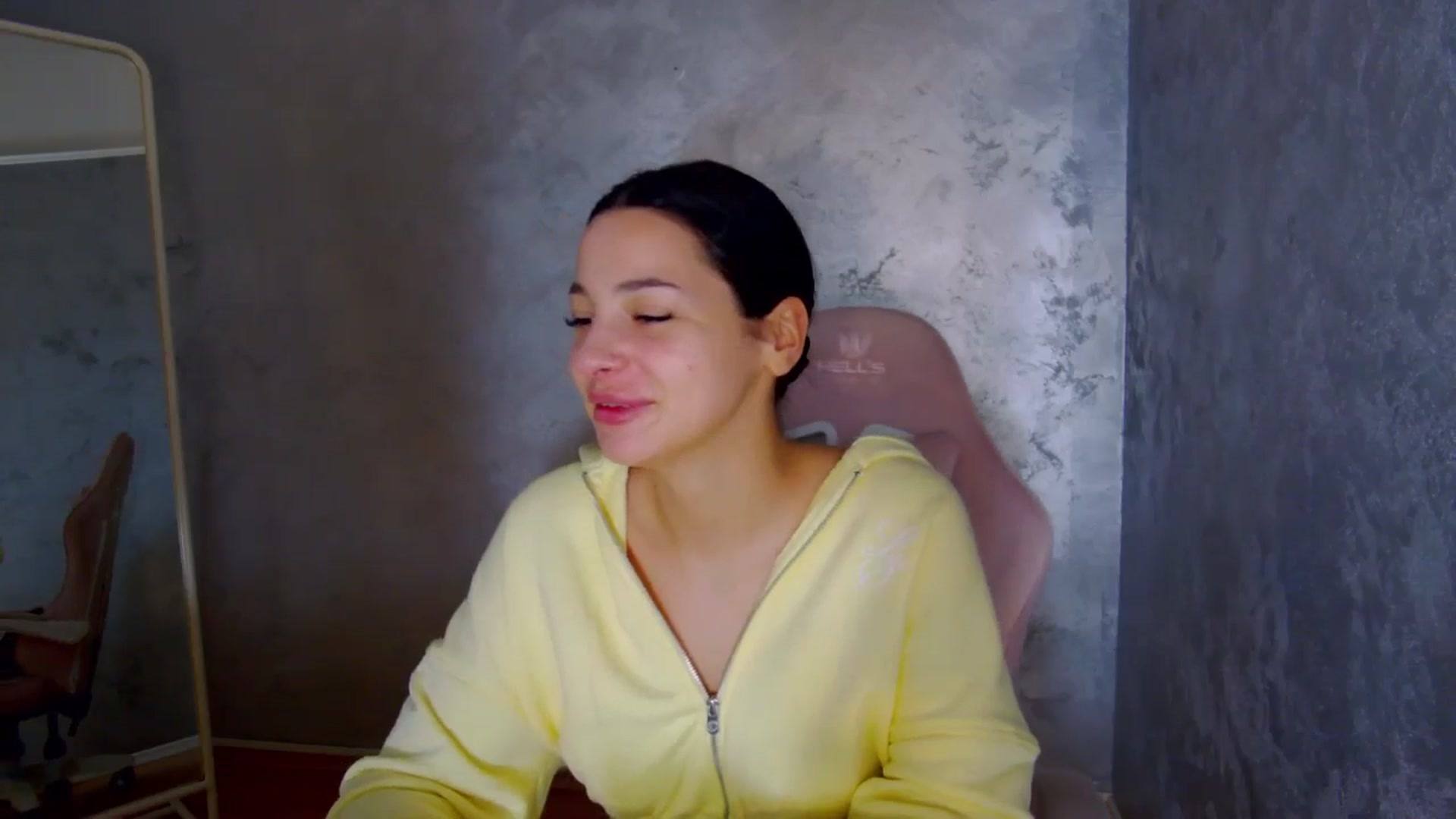 Gallery image thumbnail from meliiis_'s myfreecams stream on, 03/31/2026, 18:33 image 12 of 20