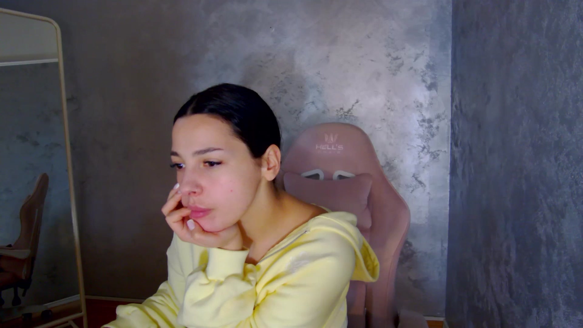 Gallery image thumbnail from meliiis_'s myfreecams stream on, 03/31/2026, 18:33 image 15 of 20