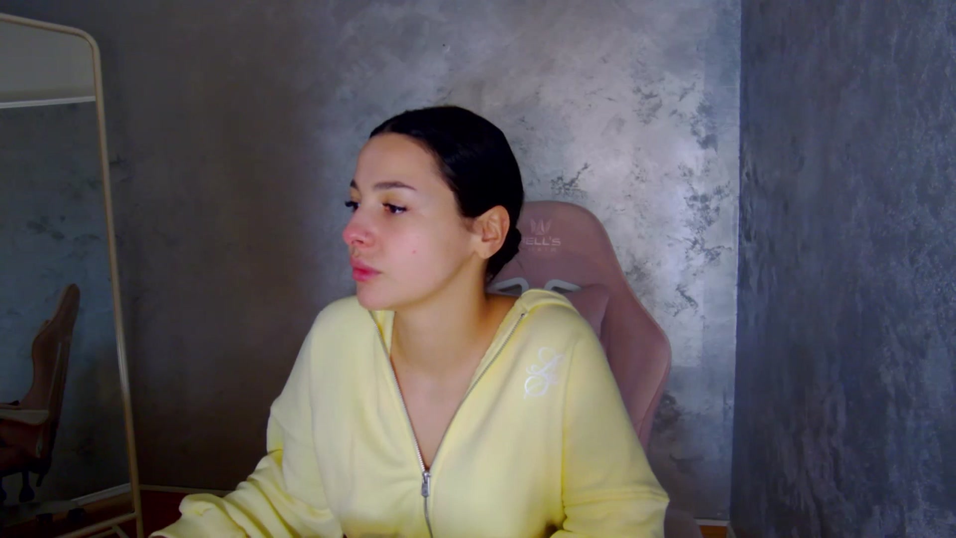 Gallery image thumbnail from meliiis_'s myfreecams stream on, 03/31/2026, 18:33 image 13 of 20