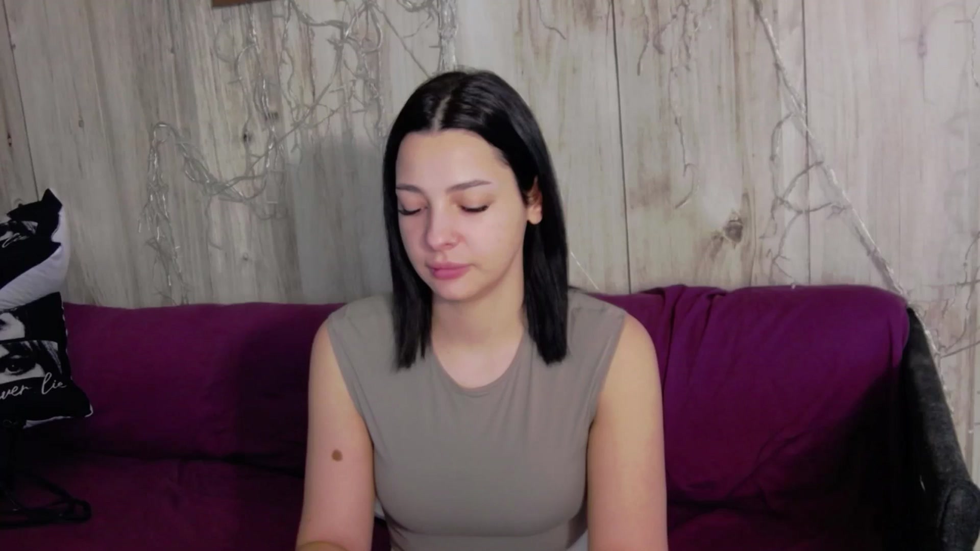 Gallery image thumbnail from meliiis_'s myfreecams stream on, 04/01/2026, 16:16 image 1 of 20