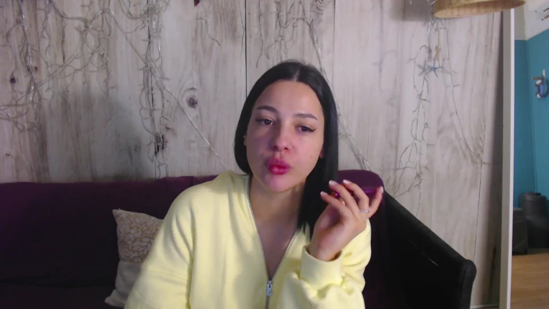 Gallery image thumbnail from meliiis_'s myfreecams stream on, 04/01/2026, 16:16 image 15 of 20
