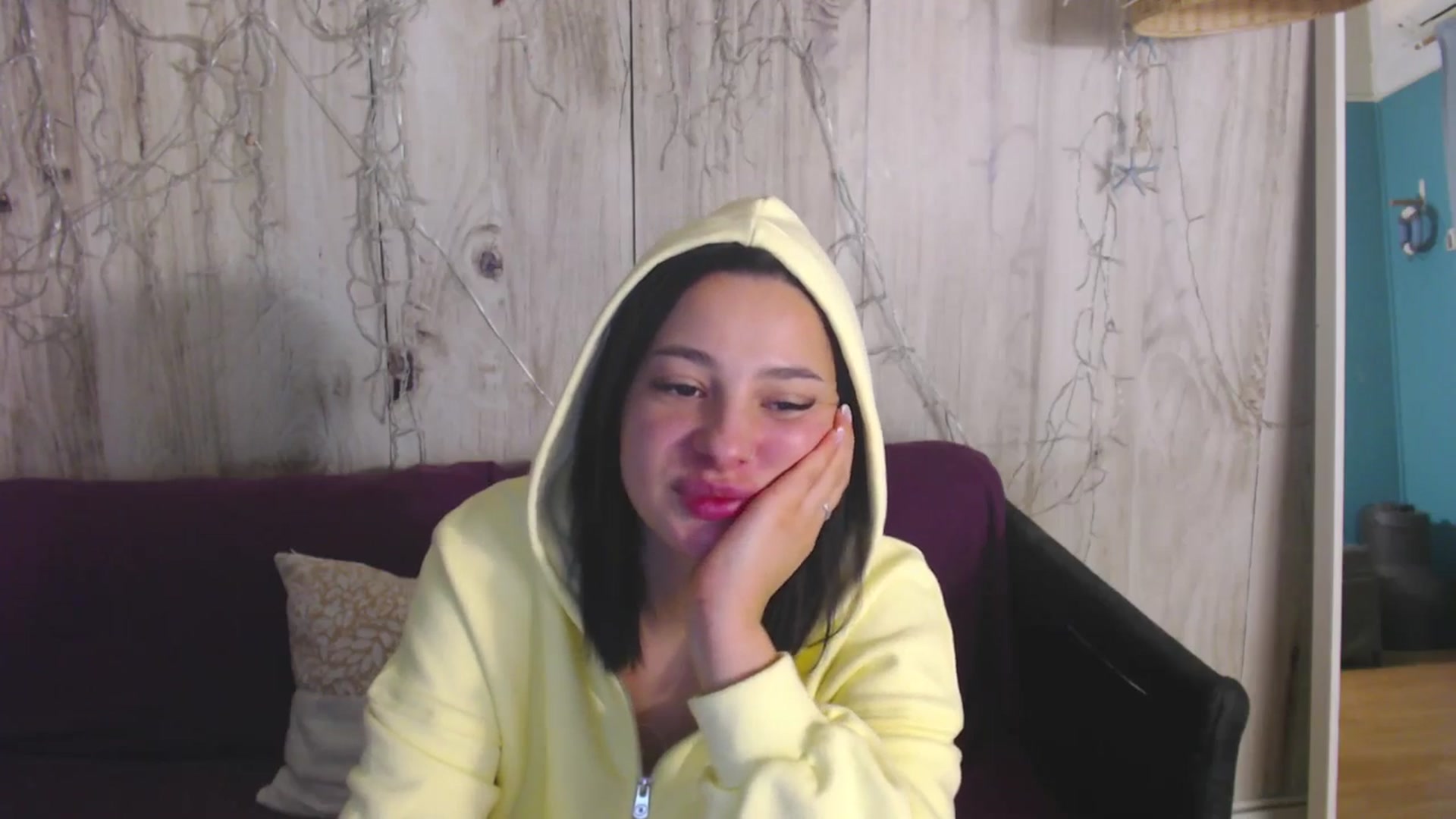 Gallery image thumbnail from meliiis_'s myfreecams stream on, 04/01/2026, 18:39 image 17 of 20