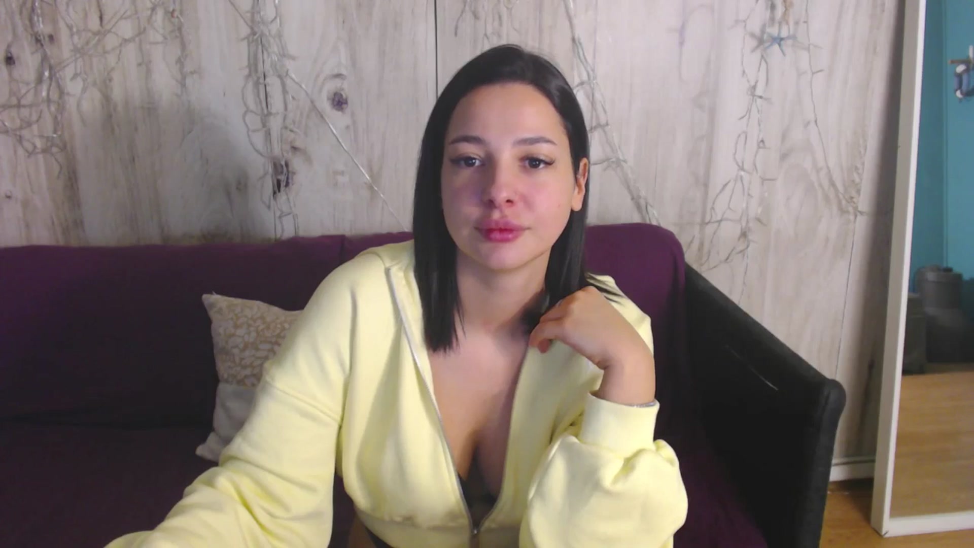 Gallery image thumbnail from meliiis_'s myfreecams stream on, 04/01/2026, 18:39 image 8 of 20
