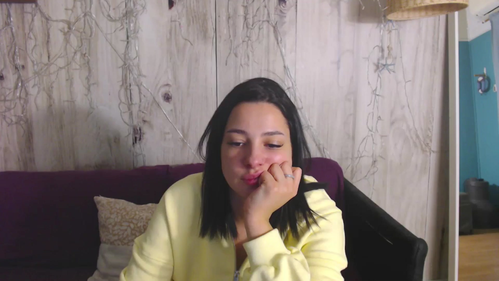Gallery image thumbnail from meliiis_'s myfreecams stream on, 04/01/2026, 18:39 image 11 of 20