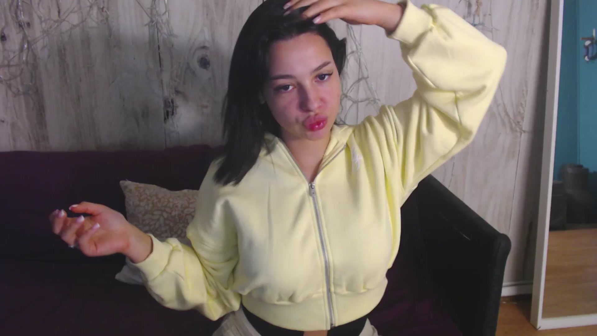 Gallery image thumbnail from meliiis_'s myfreecams stream on, 04/01/2026, 18:39 image 1 of 20