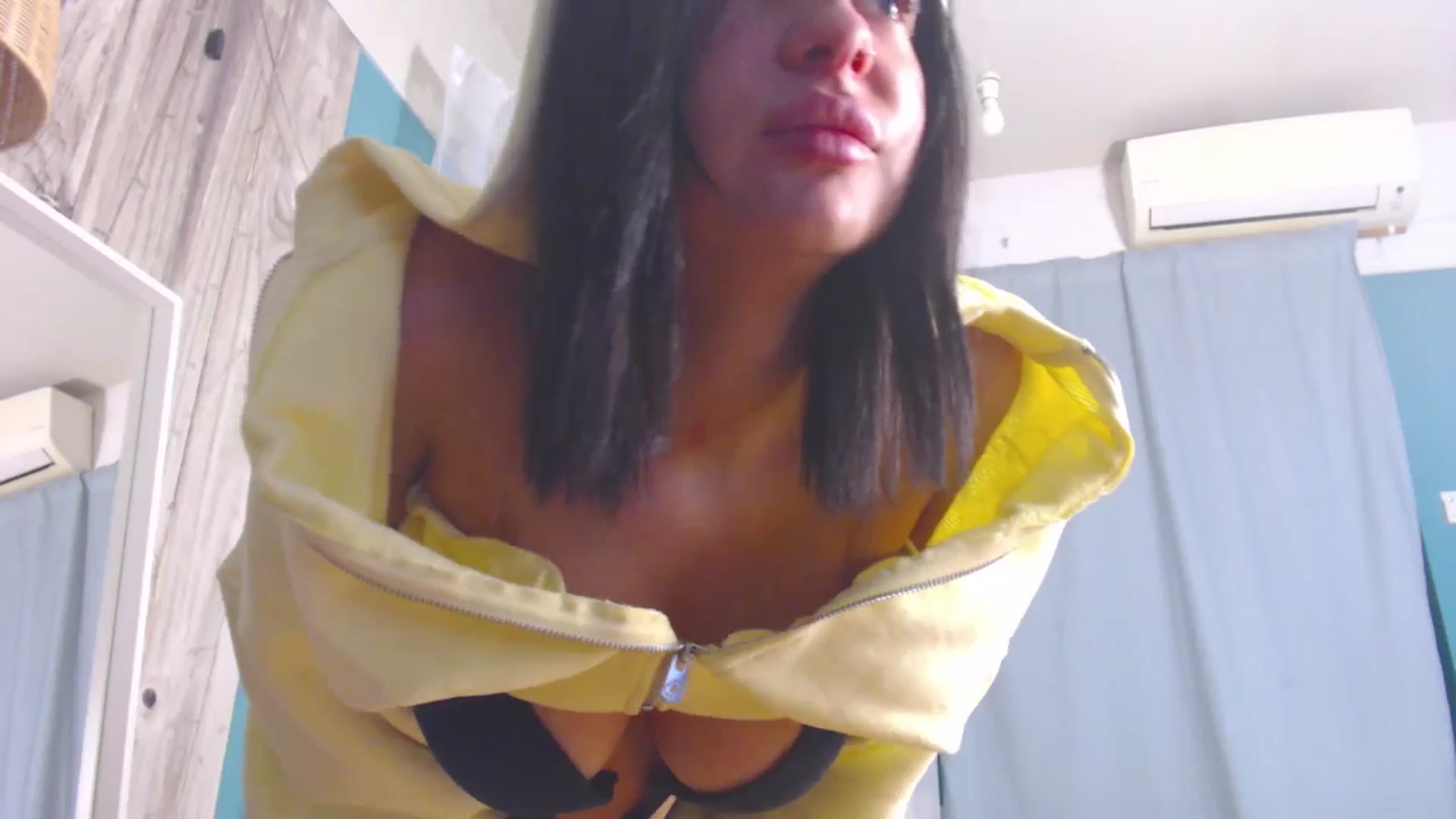 Gallery image thumbnail from meliiis_'s myfreecams stream on, 04/01/2026, 18:39 image 6 of 20