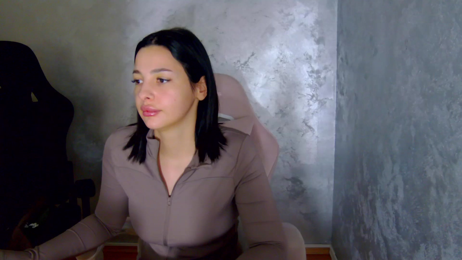 Gallery image thumbnail from meliiis_'s myfreecams stream on, 04/02/2026, 18:57 image 15 of 20