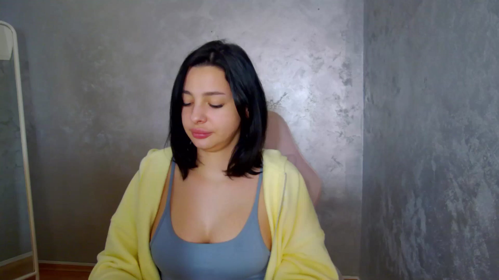 Gallery image thumbnail from meliiis_'s myfreecams stream on, 04/04/2026, 19:15 image 14 of 20