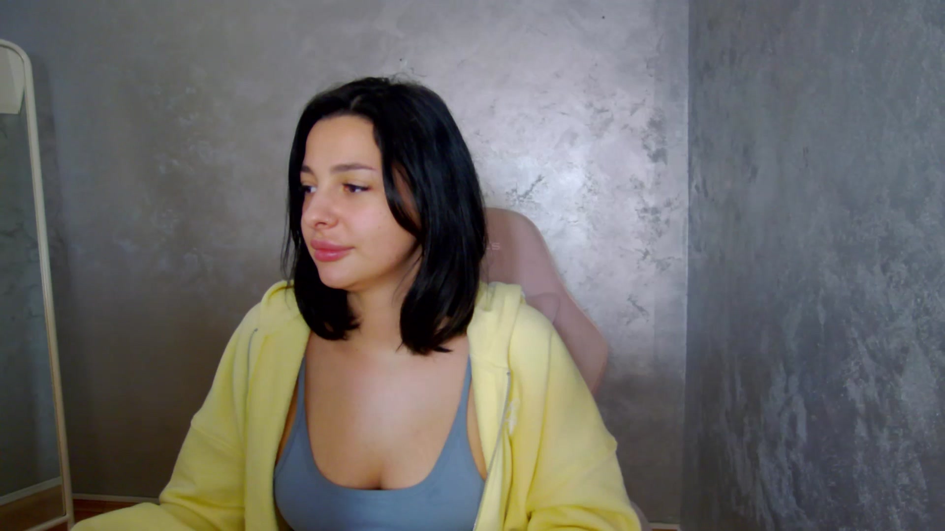 Gallery image thumbnail from meliiis_'s myfreecams stream on, 04/04/2026, 19:15 image 11 of 20