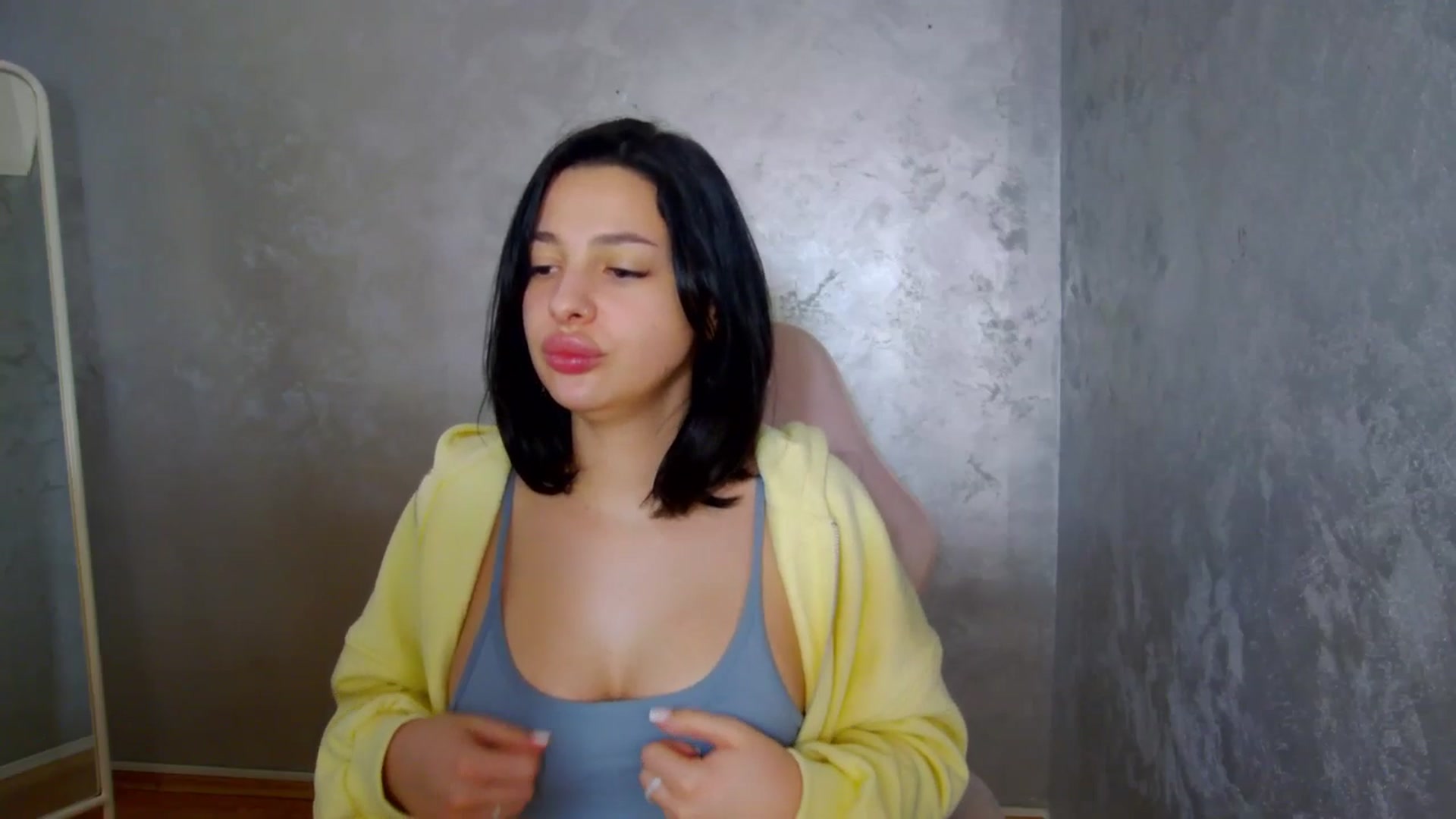 Gallery image thumbnail from meliiis_'s myfreecams stream on, 04/04/2026, 19:15 image 12 of 20