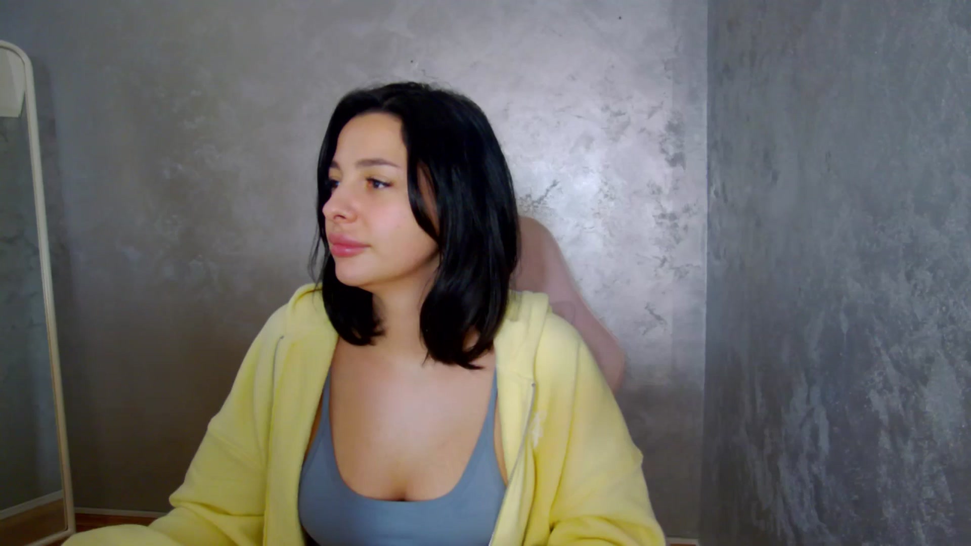 Gallery image thumbnail from meliiis_'s myfreecams stream on, 04/04/2026, 19:15 image 10 of 20