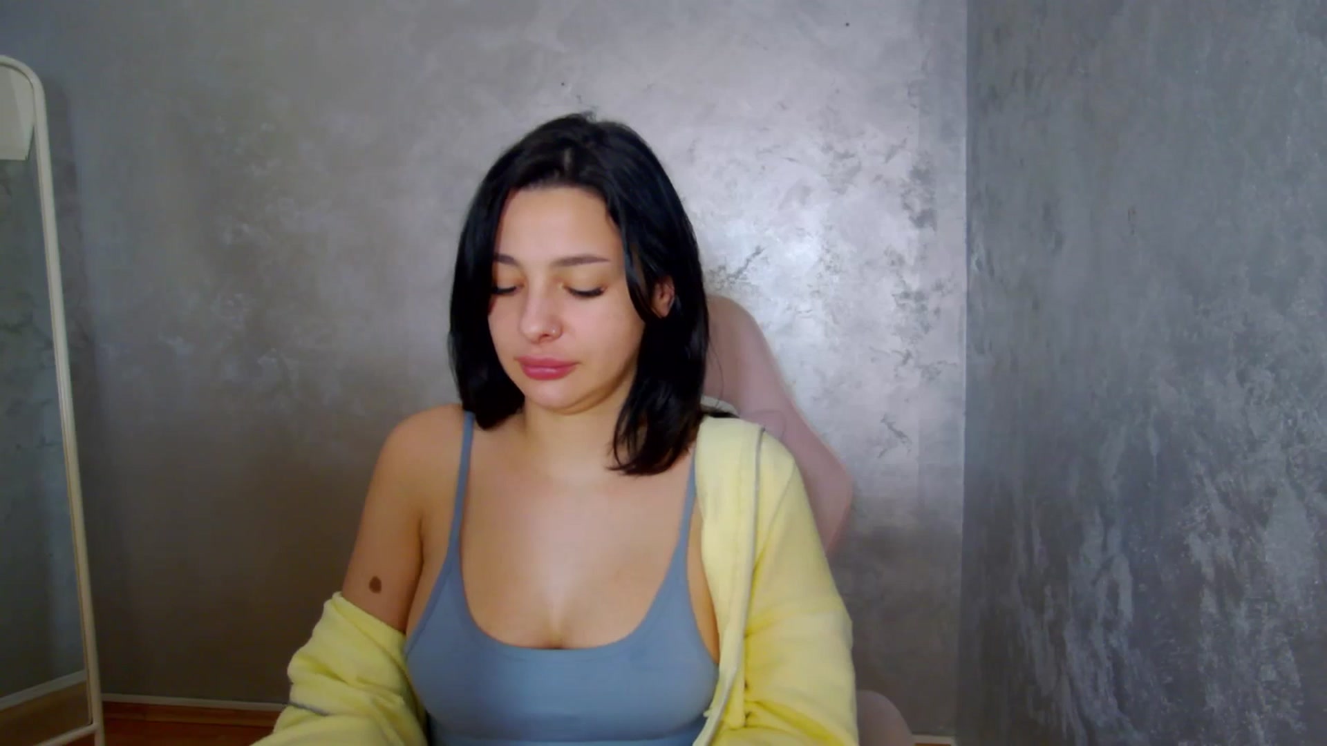 Gallery image thumbnail from meliiis_'s myfreecams stream on, 04/04/2026, 19:15 image 16 of 20