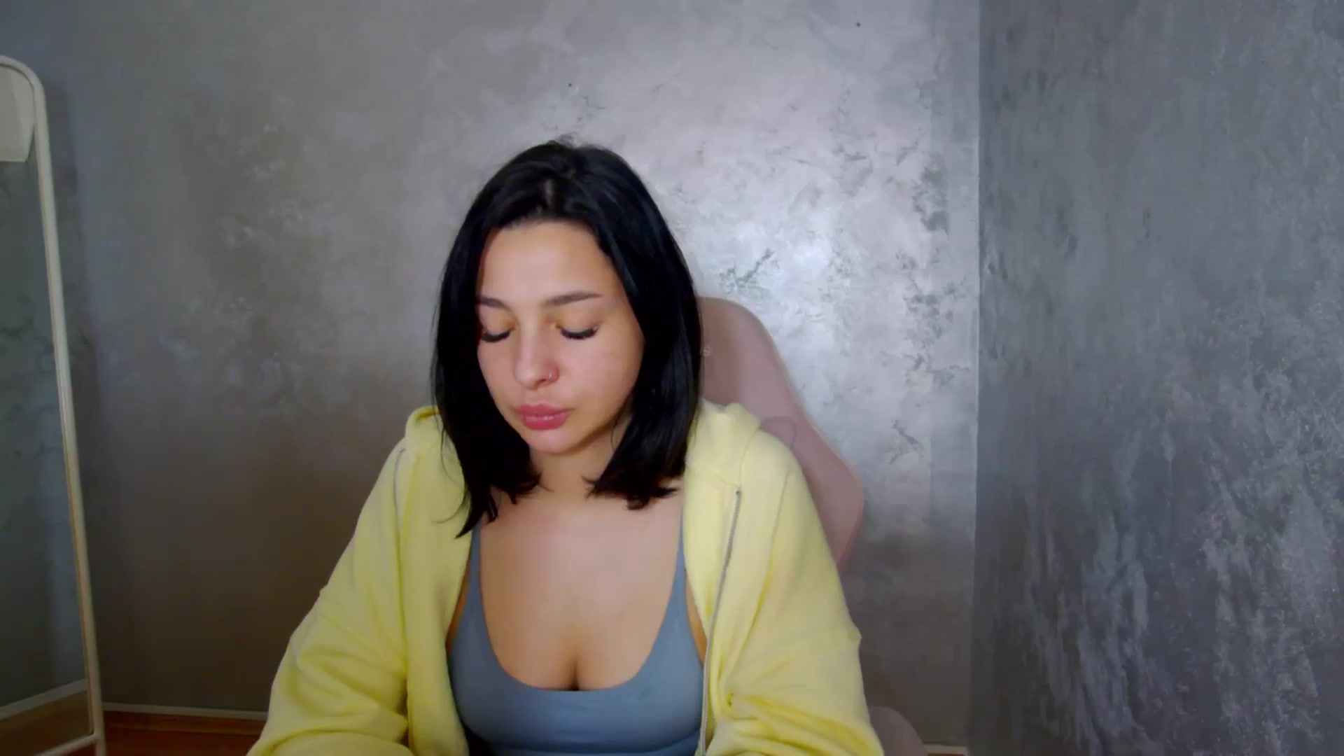 Gallery image thumbnail from meliiis_'s myfreecams stream on, 04/04/2026, 19:15 image 13 of 20