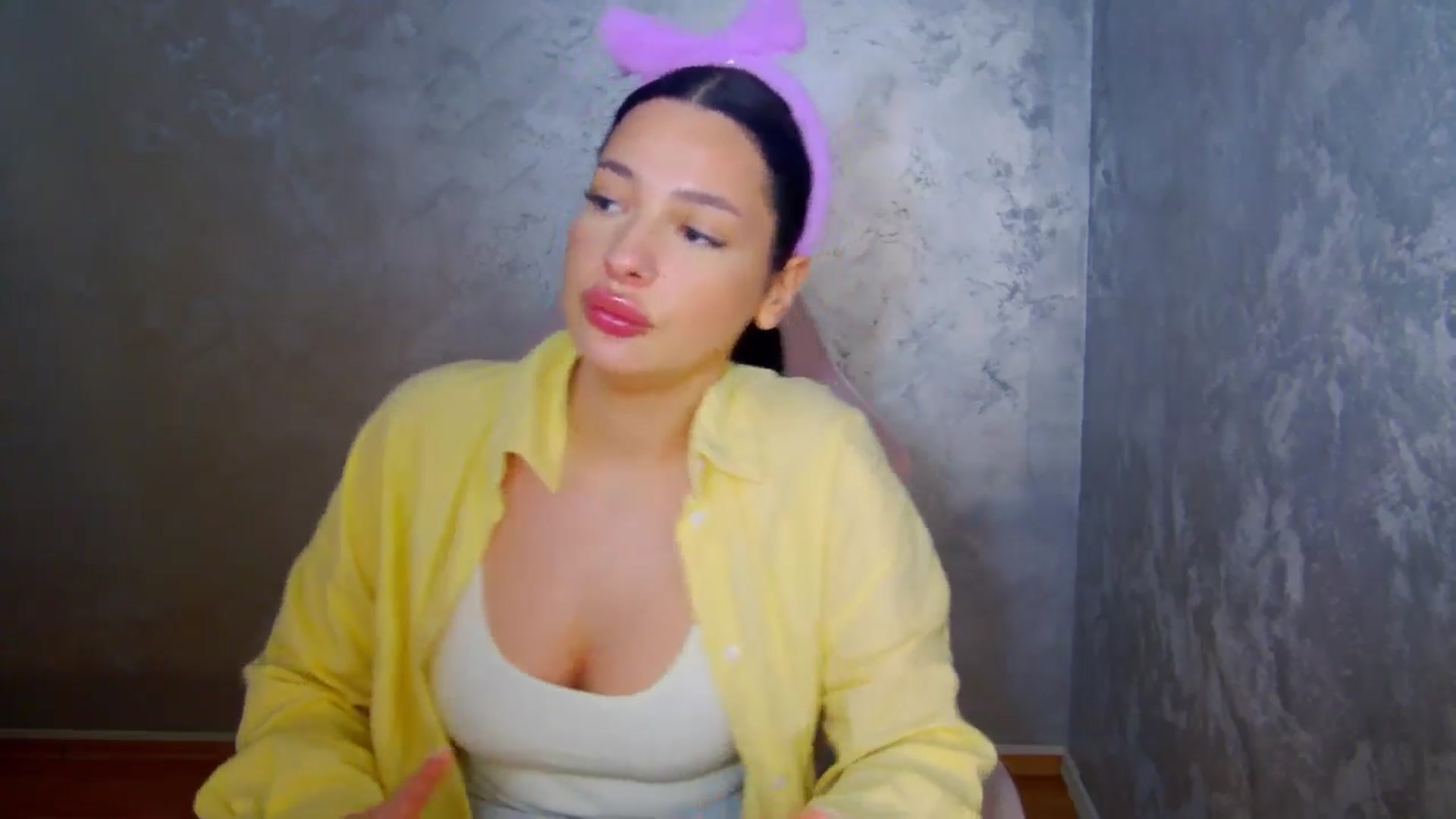 Gallery image thumbnail from meliiis_'s myfreecams stream on, 04/06/2026, 15:47 image 20 of 20