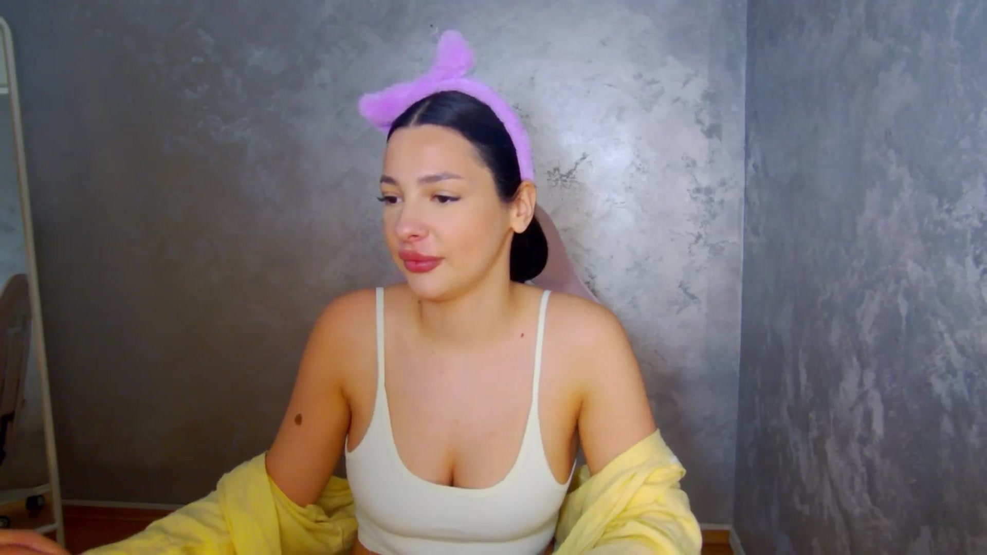 Gallery image thumbnail from meliiis_'s myfreecams stream on, 04/06/2026, 15:47 image 2 of 20