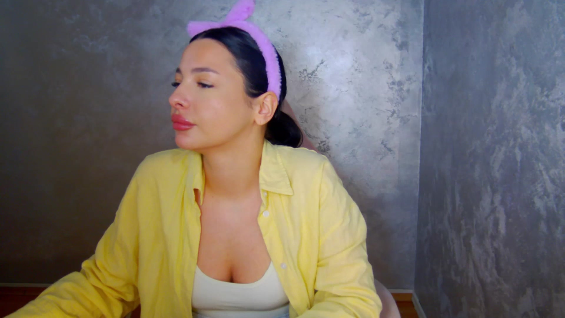 Gallery image thumbnail from meliiis_'s myfreecams stream on, 04/06/2026, 15:47 image 19 of 20