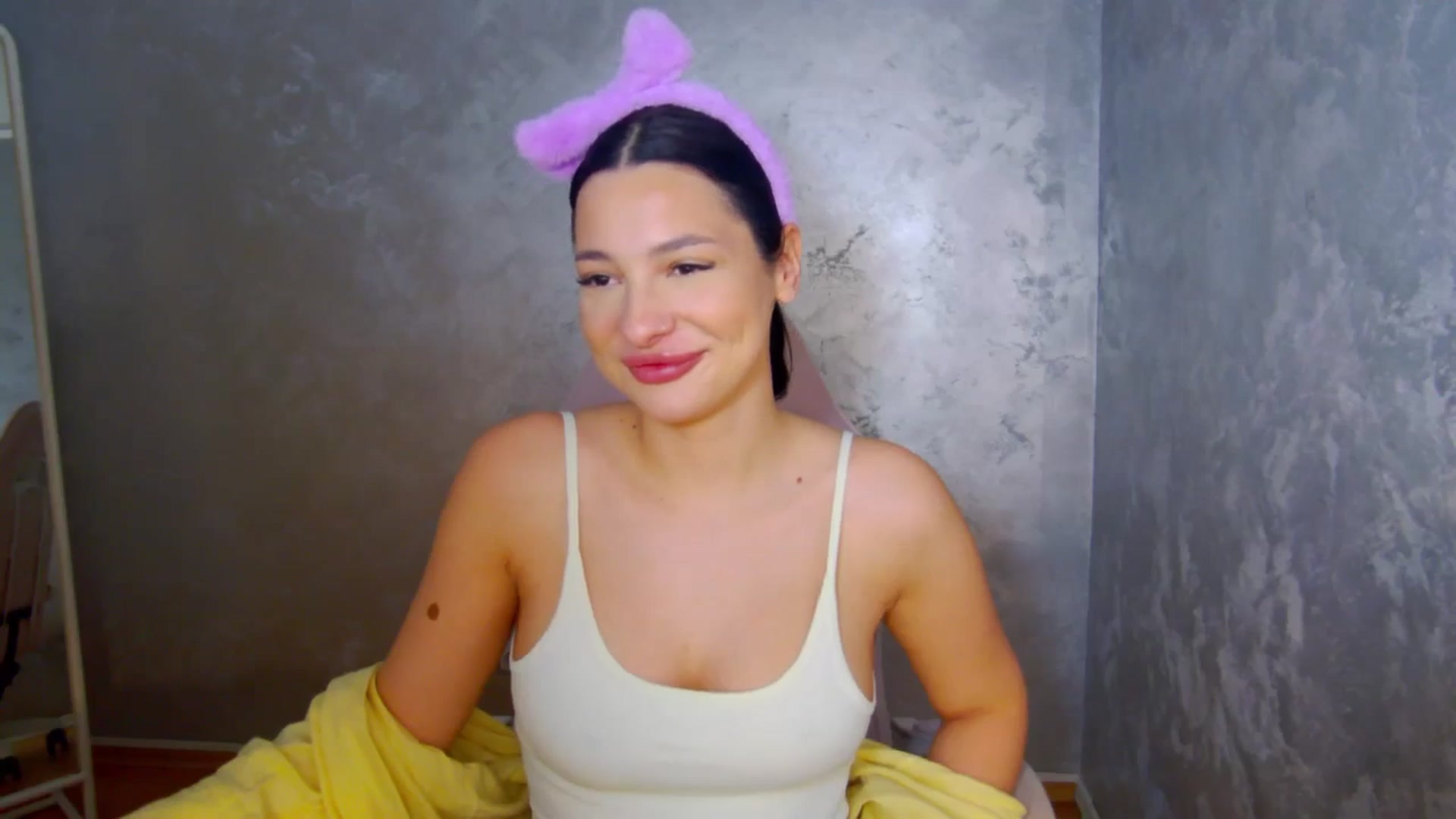 Gallery image thumbnail from meliiis_'s myfreecams stream on, 04/06/2026, 15:47 image 4 of 20