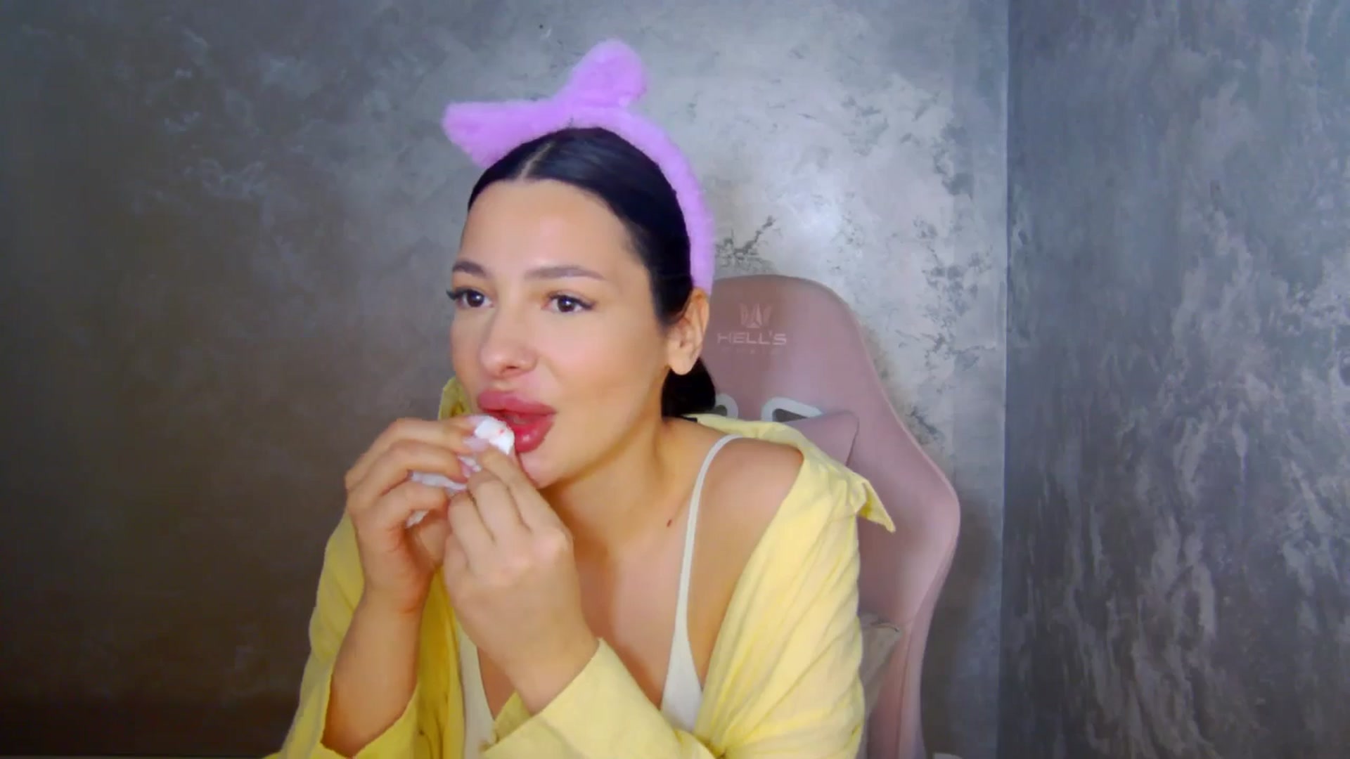 Gallery image thumbnail from meliiis_'s myfreecams stream on, 04/06/2026, 15:47 image 9 of 20
