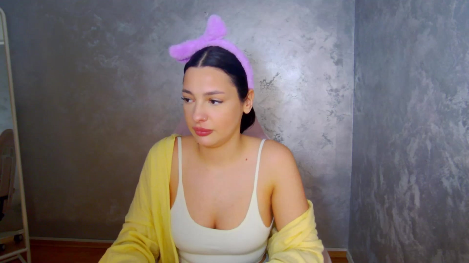Gallery image thumbnail from meliiis_'s myfreecams stream on, 04/06/2026, 15:47 image 6 of 20