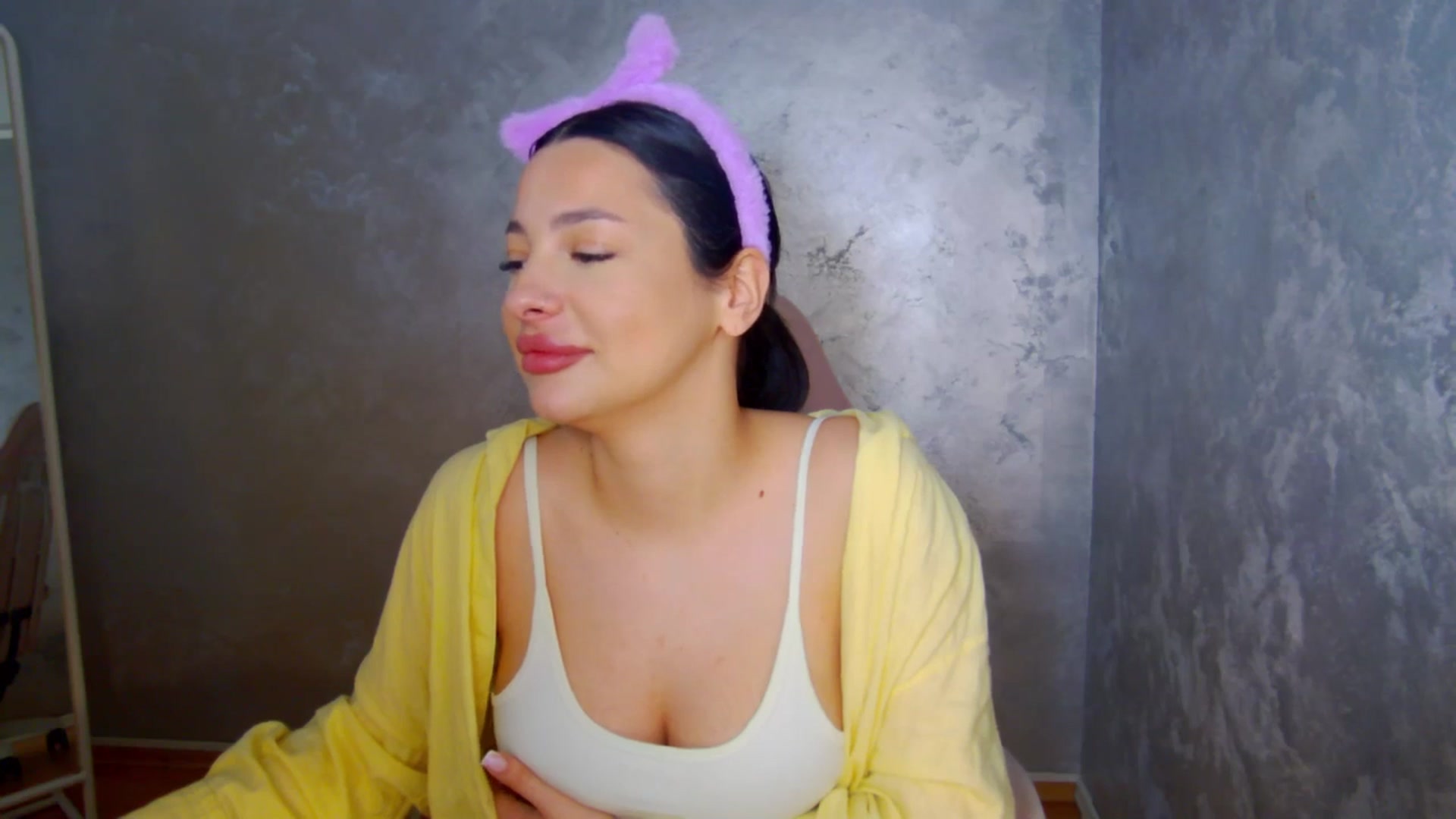 Gallery image thumbnail from meliiis_'s myfreecams stream on, 04/06/2026, 15:47 image 5 of 20
