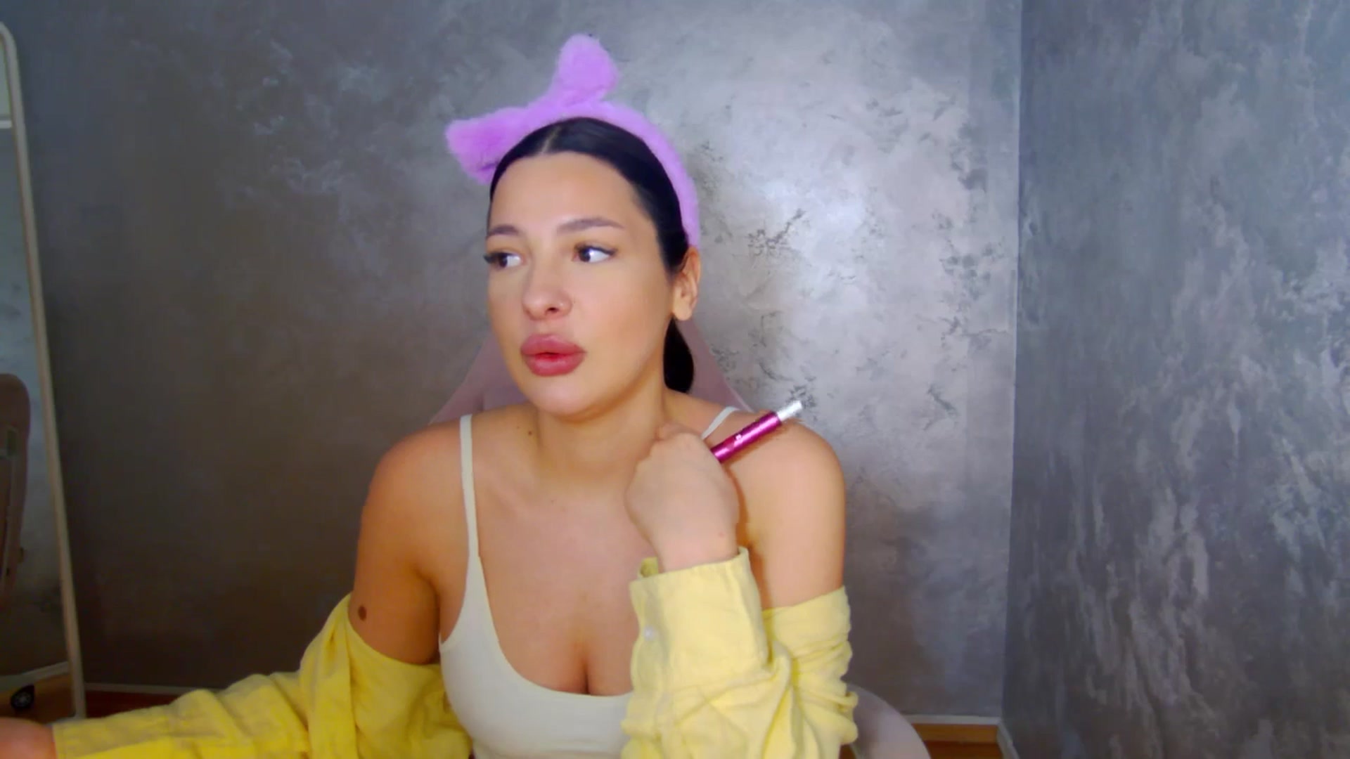 Gallery image thumbnail from meliiis_'s myfreecams stream on, 04/06/2026, 15:47 image 7 of 20