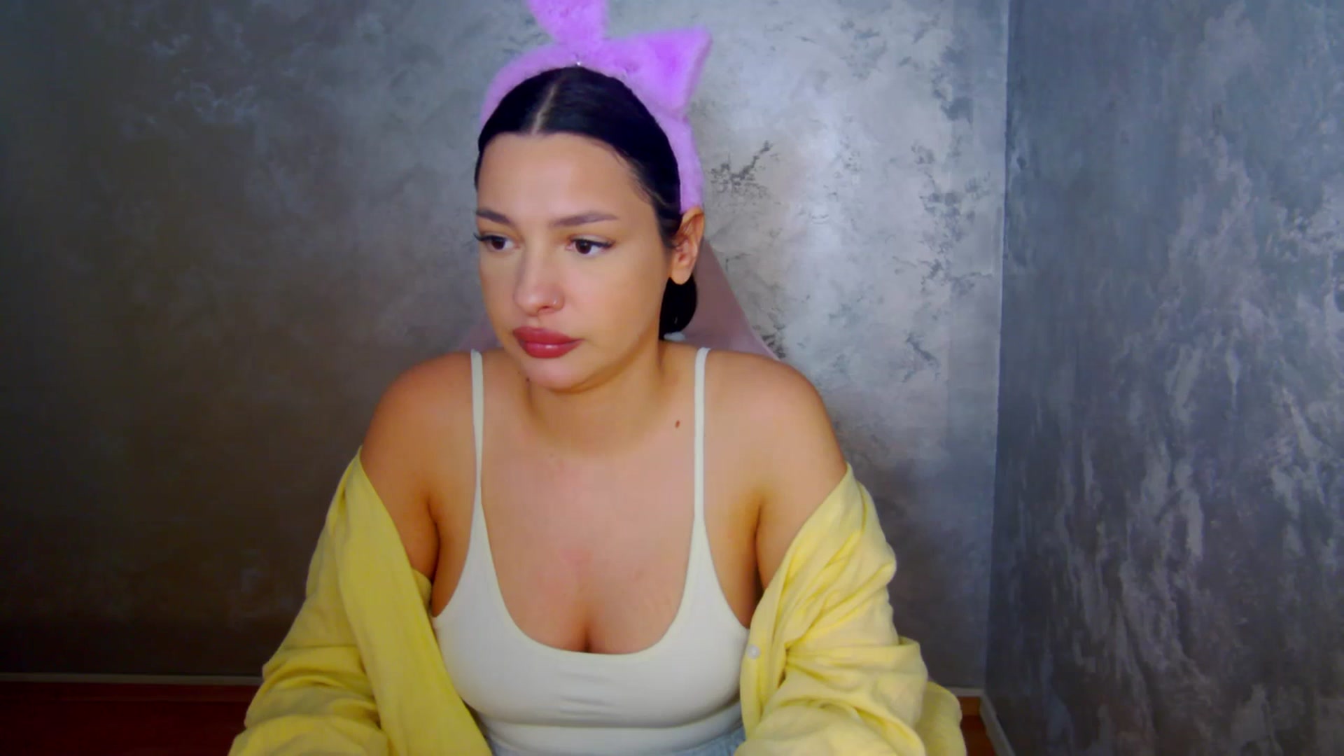 Gallery image thumbnail from meliiis_'s myfreecams stream on, 04/06/2026, 19:05 image 2 of 20