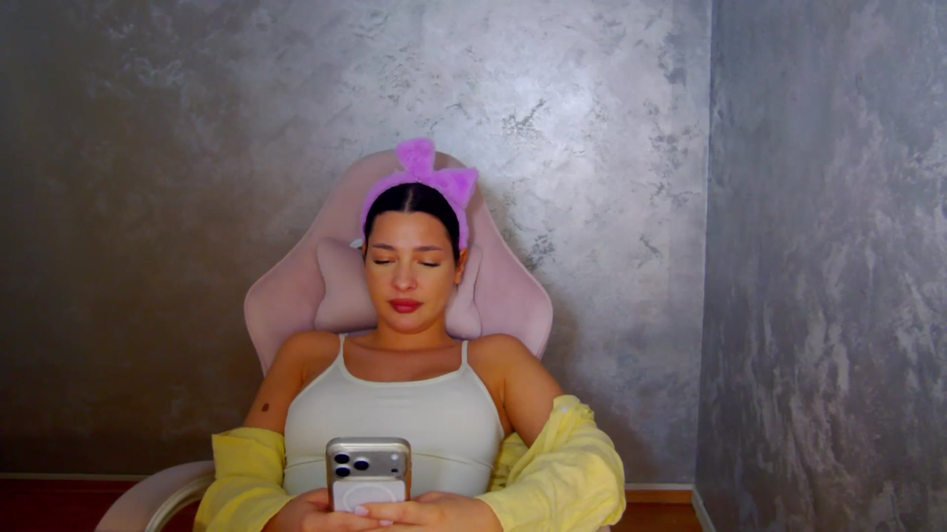 Gallery image thumbnail from meliiis_'s myfreecams stream on, 04/06/2026, 19:05 image 6 of 20