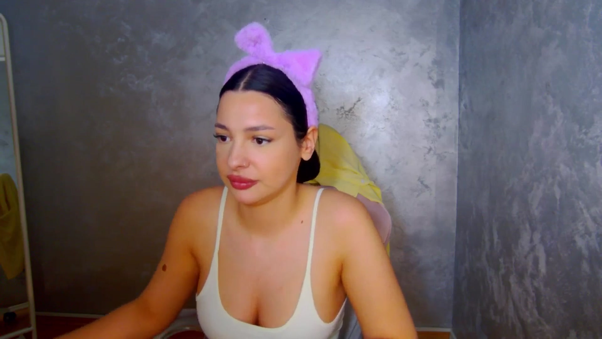 Gallery image thumbnail from meliiis_'s myfreecams stream on, 04/06/2026, 19:05 image 11 of 20