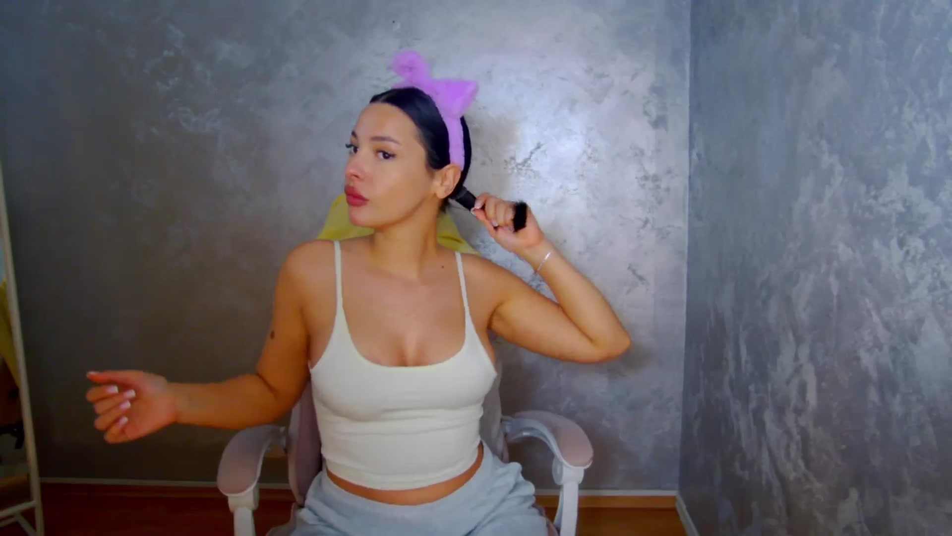 Gallery image thumbnail from meliiis_'s myfreecams stream on, 04/06/2026, 19:05 image 20 of 20
