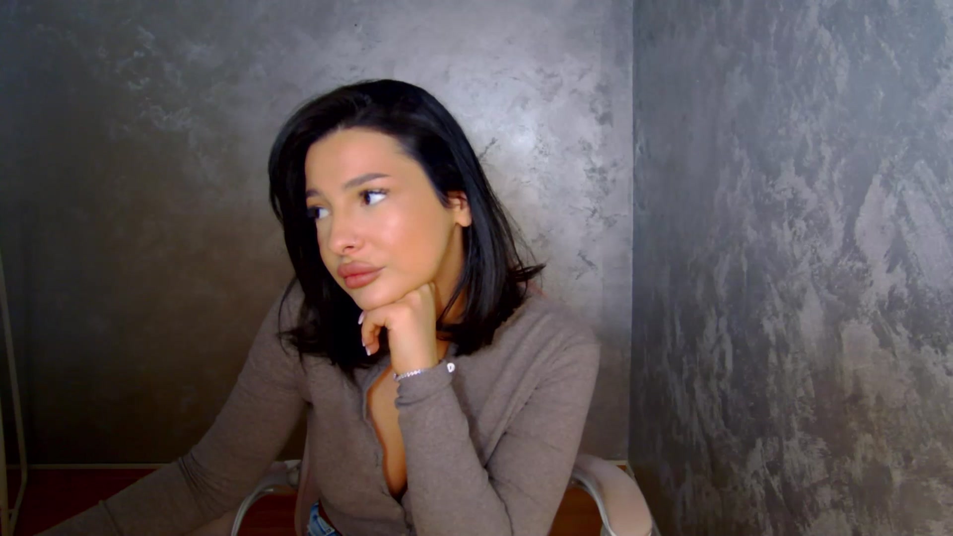 Gallery image thumbnail from meliiis_'s myfreecams stream on, 04/08/2026, 15:02 image 19 of 20