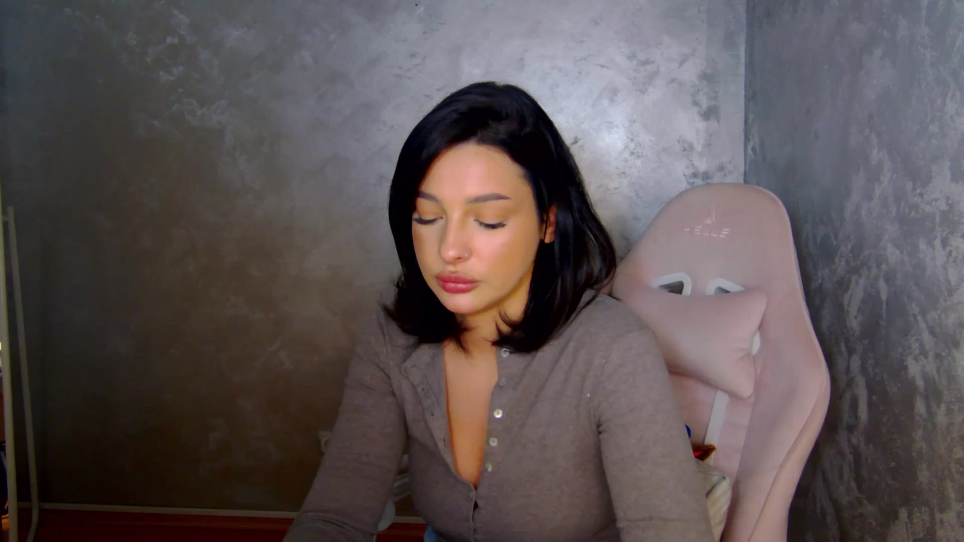 Gallery image thumbnail from meliiis_'s myfreecams stream on, 04/08/2026, 17:30 image 7 of 20