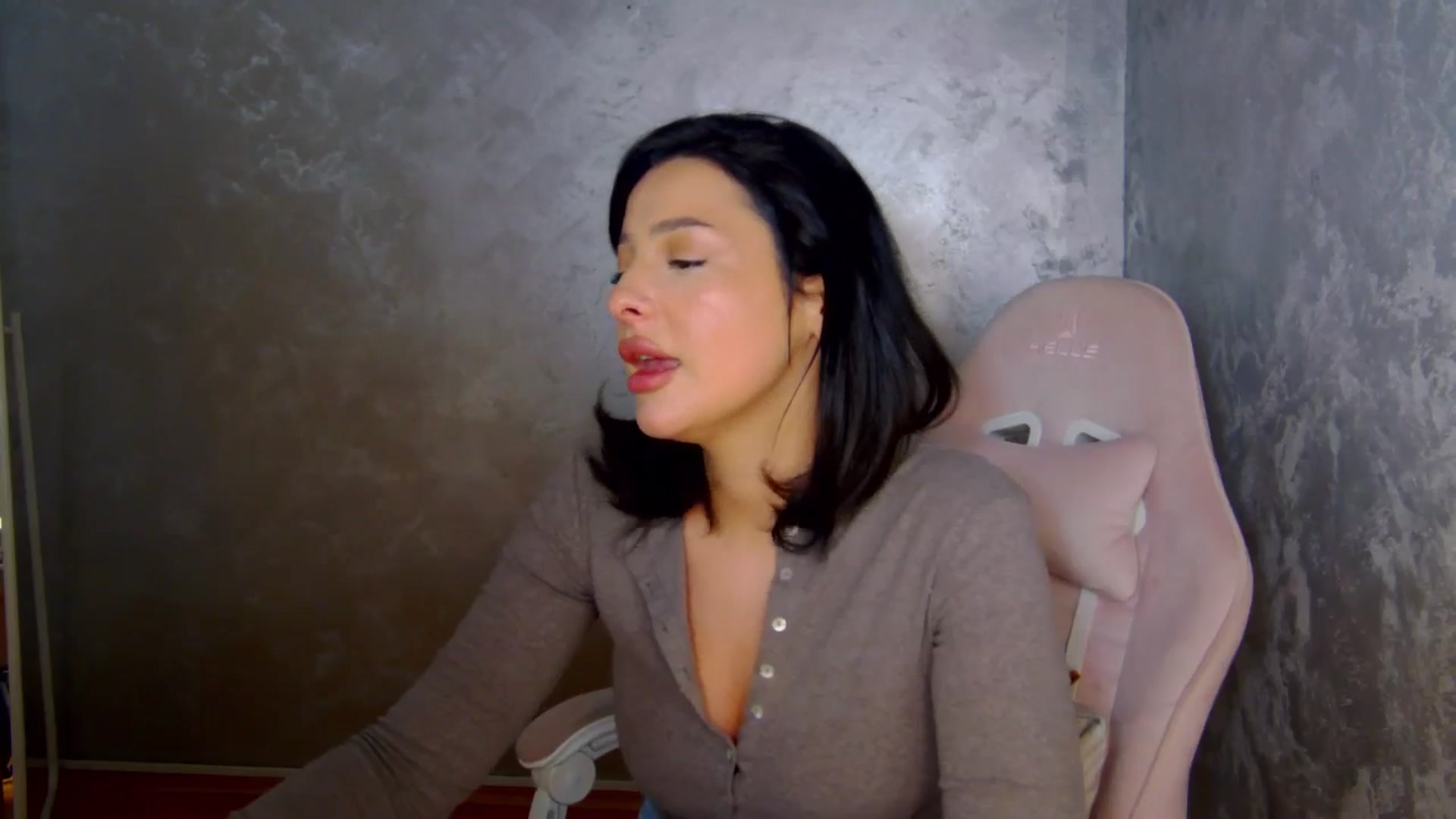 Gallery image thumbnail from meliiis_'s myfreecams stream on, 04/08/2026, 17:30 image 6 of 20