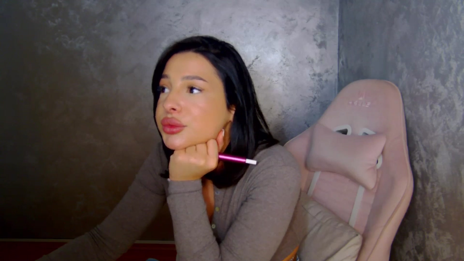 Gallery image thumbnail from meliiis_'s myfreecams stream on, 04/08/2026, 19:00 image 10 of 20