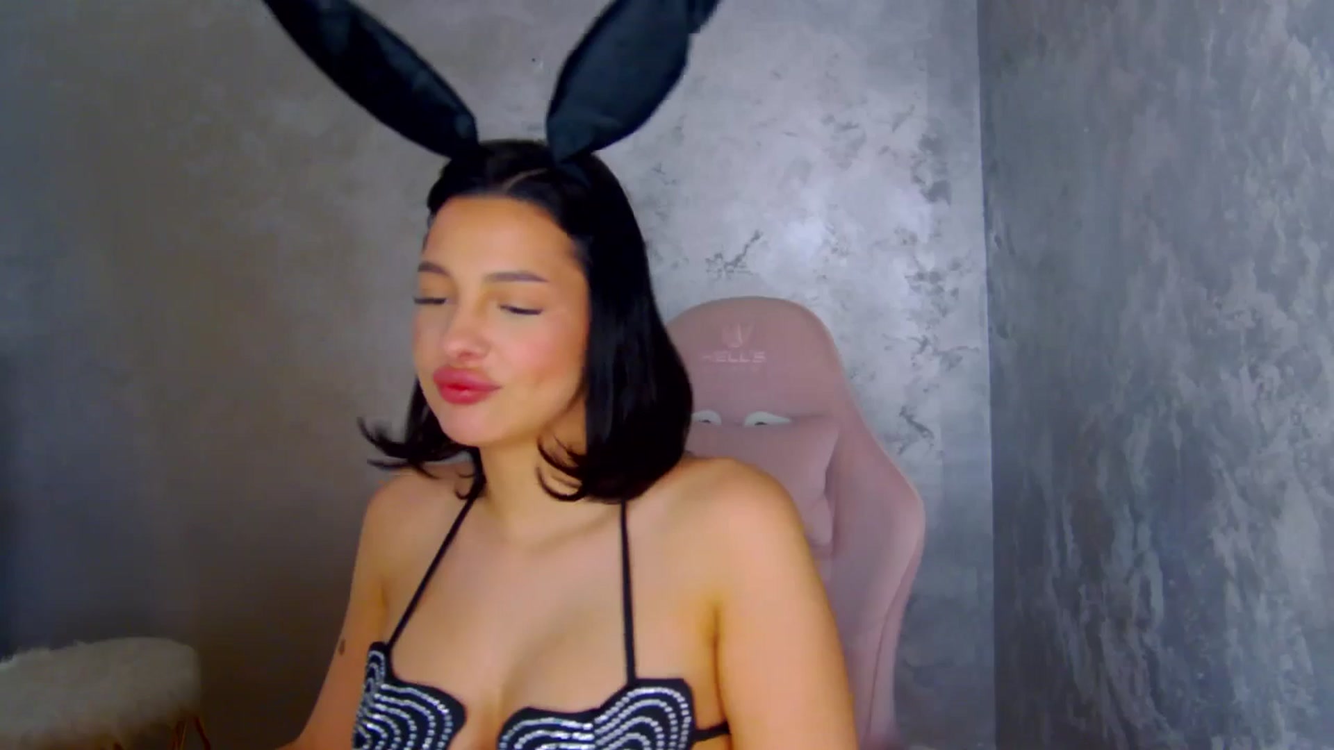 Gallery image thumbnail from meliiis_'s myfreecams stream on, 04/09/2026, 18:38 image 5 of 20