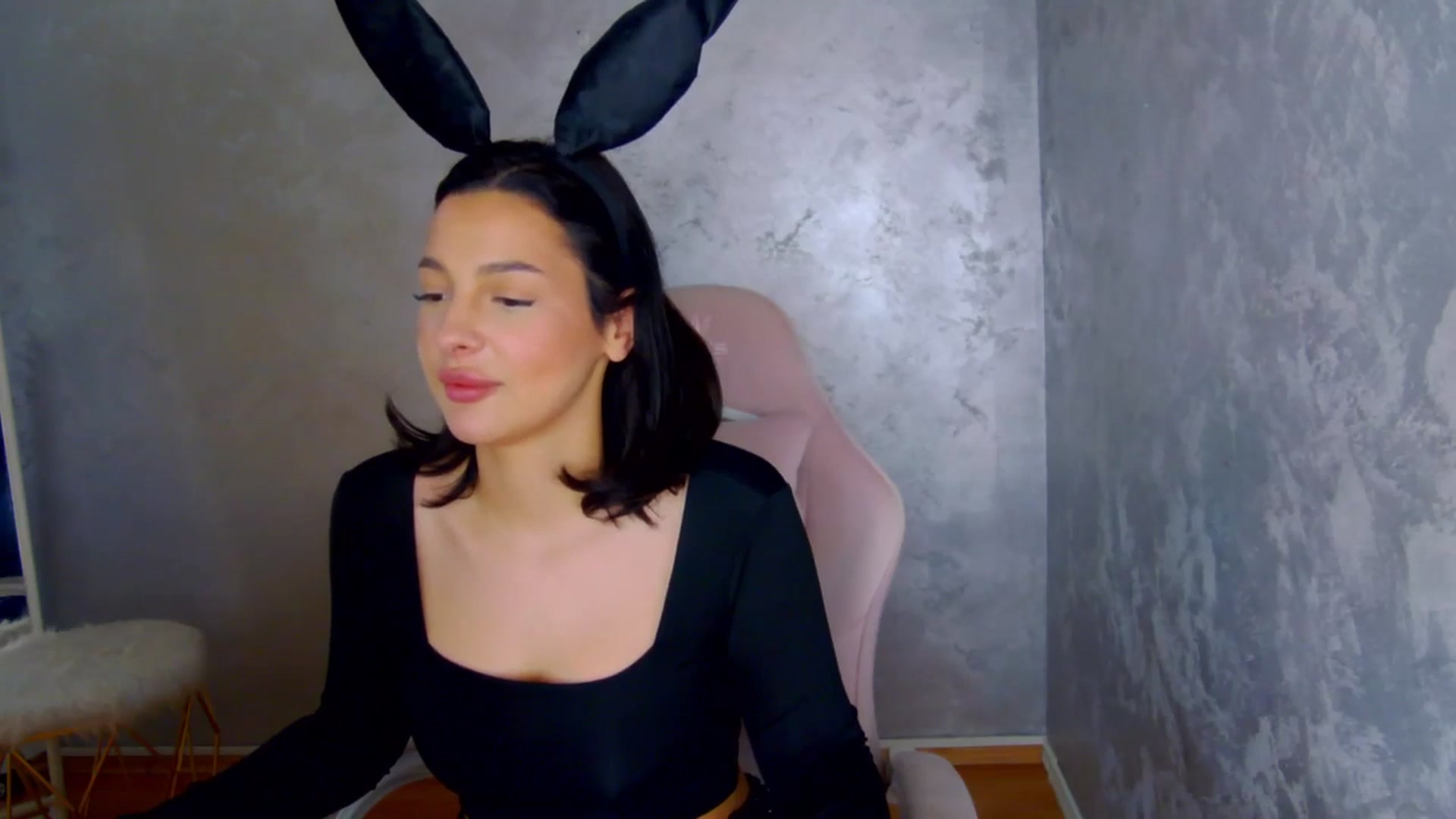 Gallery image thumbnail from meliiis_'s myfreecams stream on, 04/09/2026, 18:38 image 19 of 20