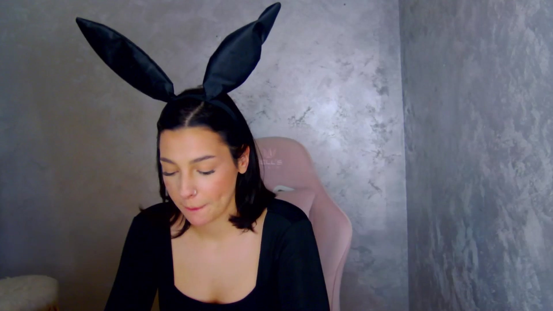 Gallery image thumbnail from meliiis_'s myfreecams stream on, 04/09/2026, 18:38 image 18 of 20
