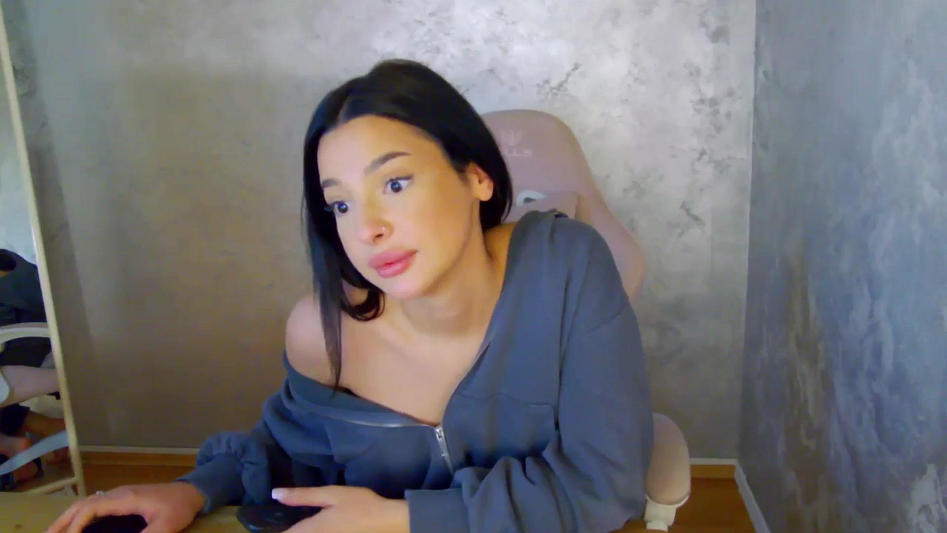 Gallery image thumbnail from meliiis_'s myfreecams stream on, 04/16/2026, 18:22 image 17 of 20