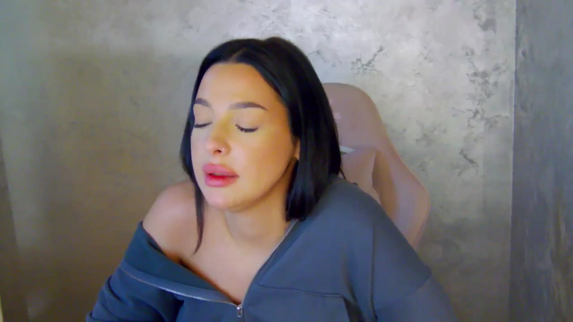 Gallery image thumbnail from meliiis_'s myfreecams stream on, 04/16/2026, 18:22 image 12 of 20