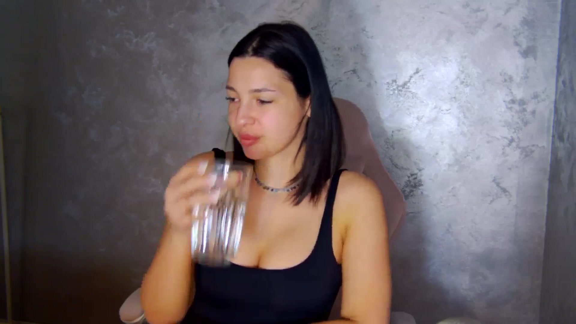 Gallery image thumbnail from meliiis_'s myfreecams stream on, 04/20/2026, 14:46 image 17 of 20