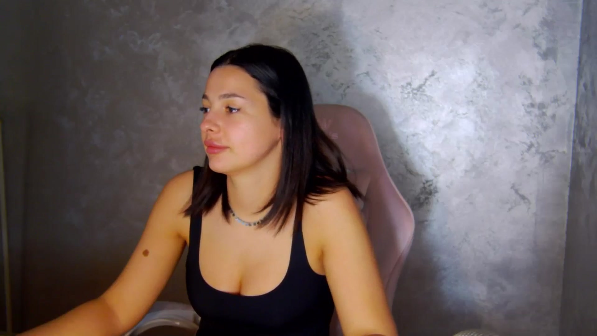 Gallery image thumbnail from meliiis_'s myfreecams stream on, 04/20/2026, 14:46 image 13 of 20