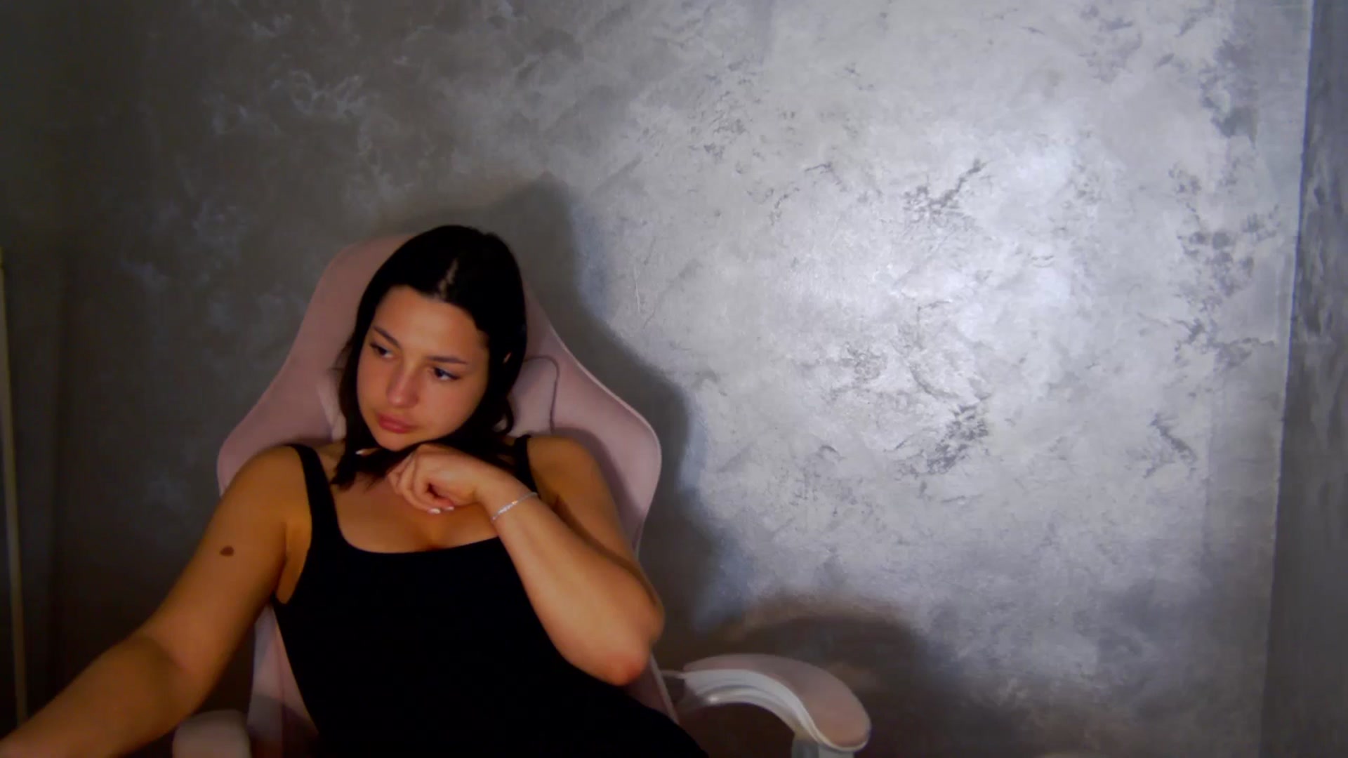 Gallery image thumbnail from meliiis_'s myfreecams stream on, 04/20/2026, 14:46 image 20 of 20