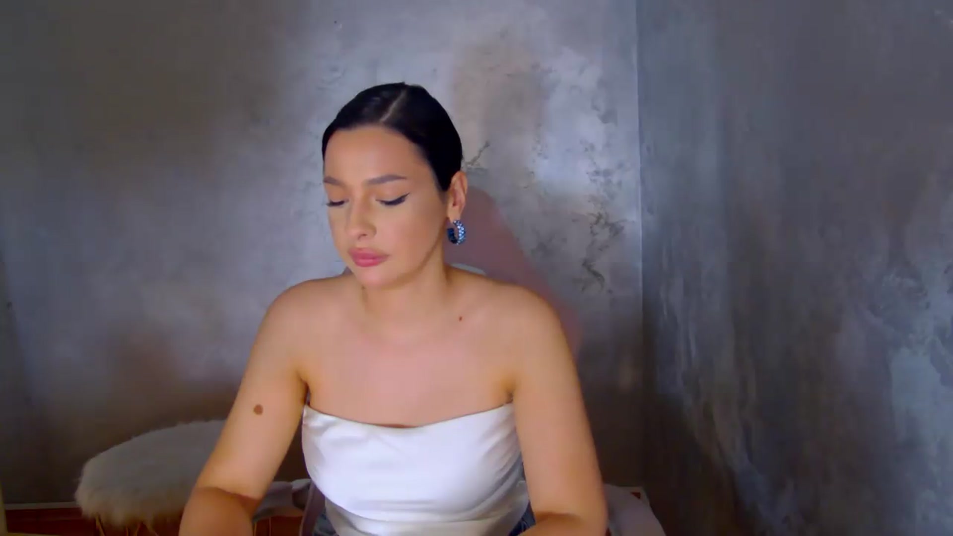Gallery image thumbnail from meliiis_'s myfreecams stream on, 04/24/2026, 19:19 image 6 of 20