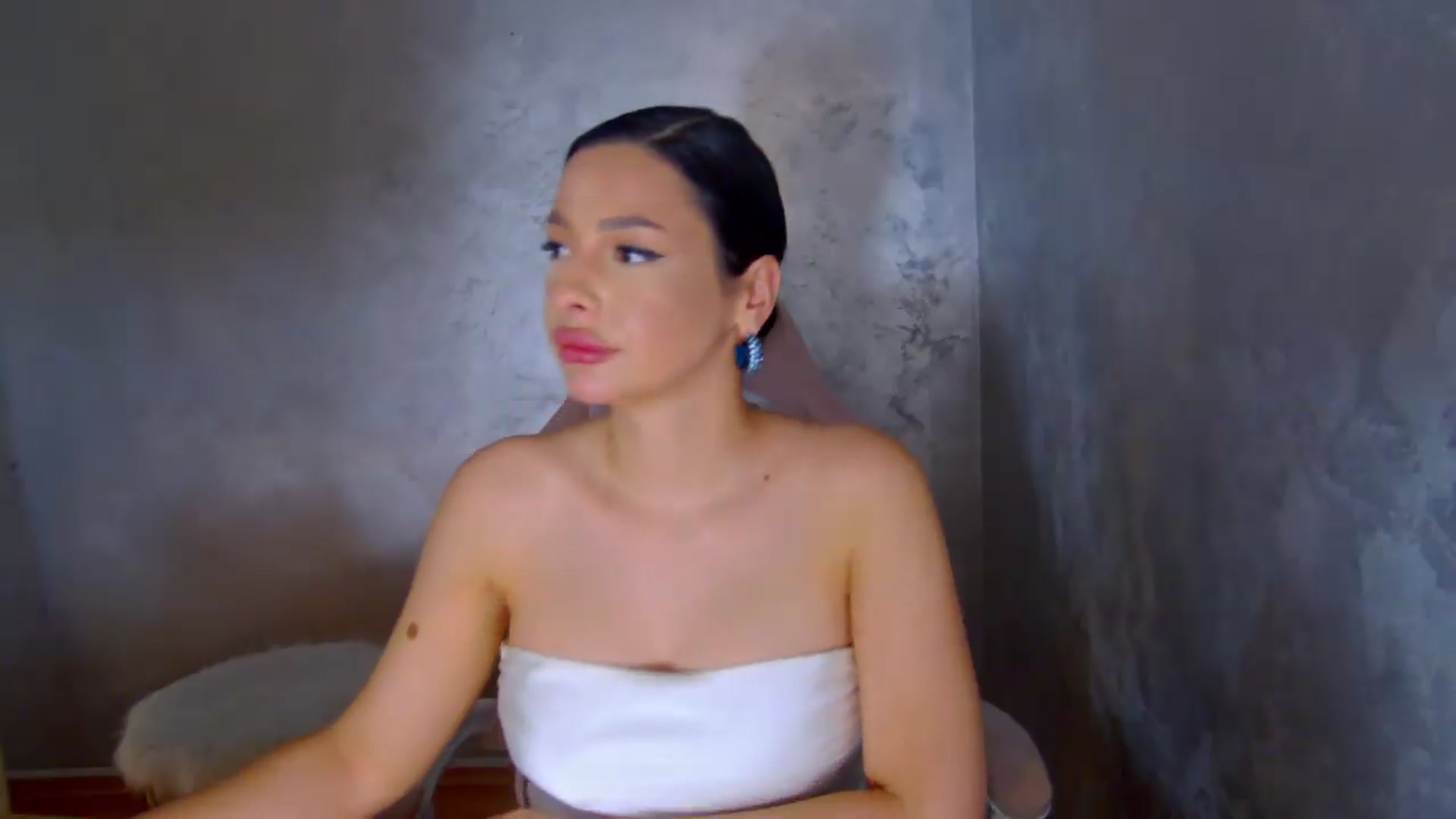 Gallery image thumbnail from meliiis_'s myfreecams stream on, 04/24/2026, 19:19 image 9 of 20