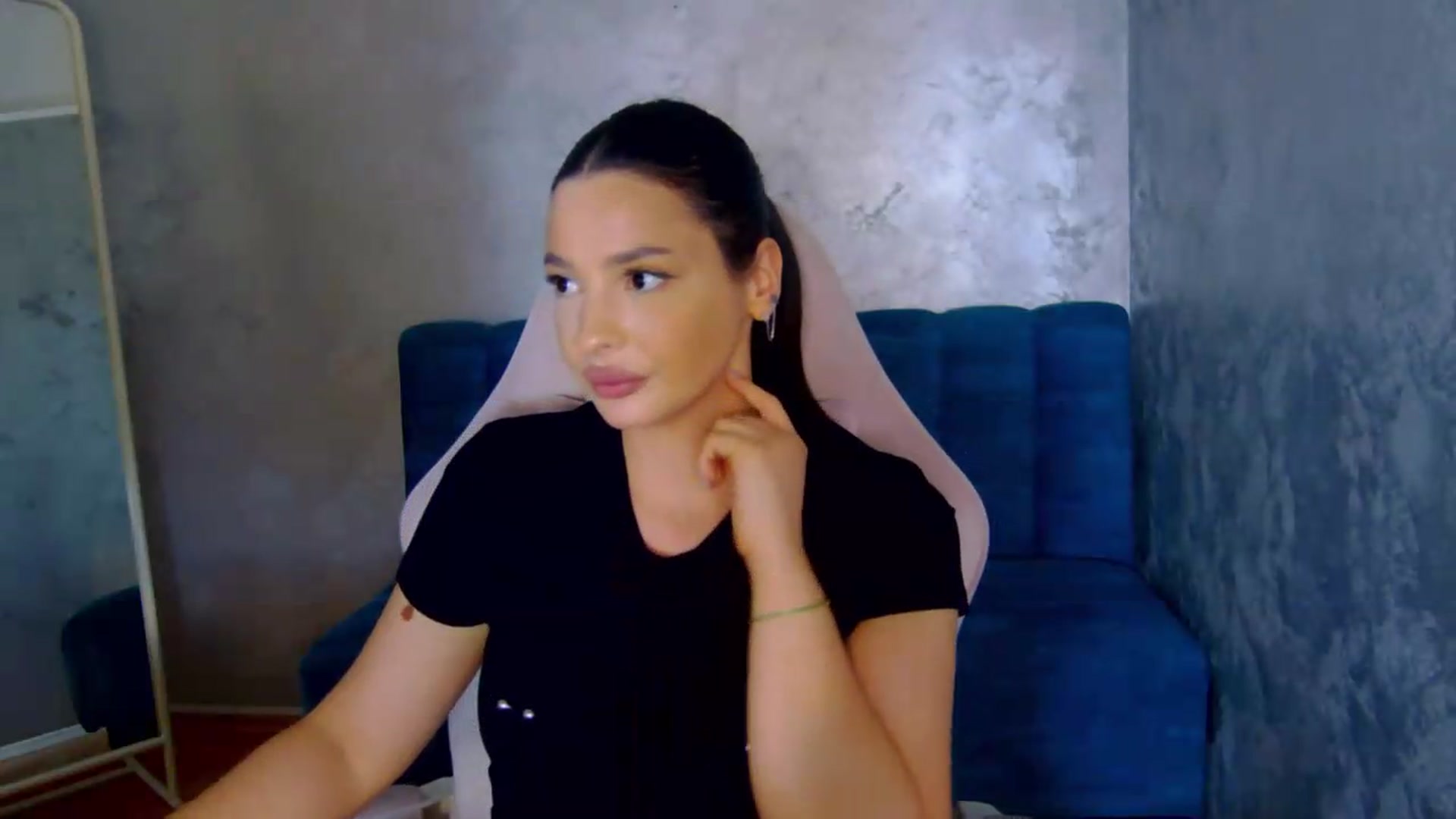 Gallery image thumbnail from meliiis_'s myfreecams stream on, 05/07/2026, 15:07 image 15 of 20
