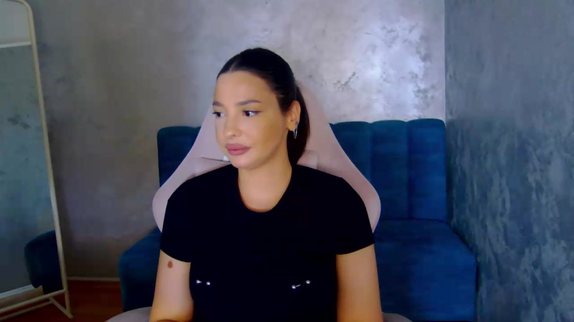 Gallery image thumbnail from meliiis_'s myfreecams stream on, 05/07/2026, 15:07 image 13 of 20