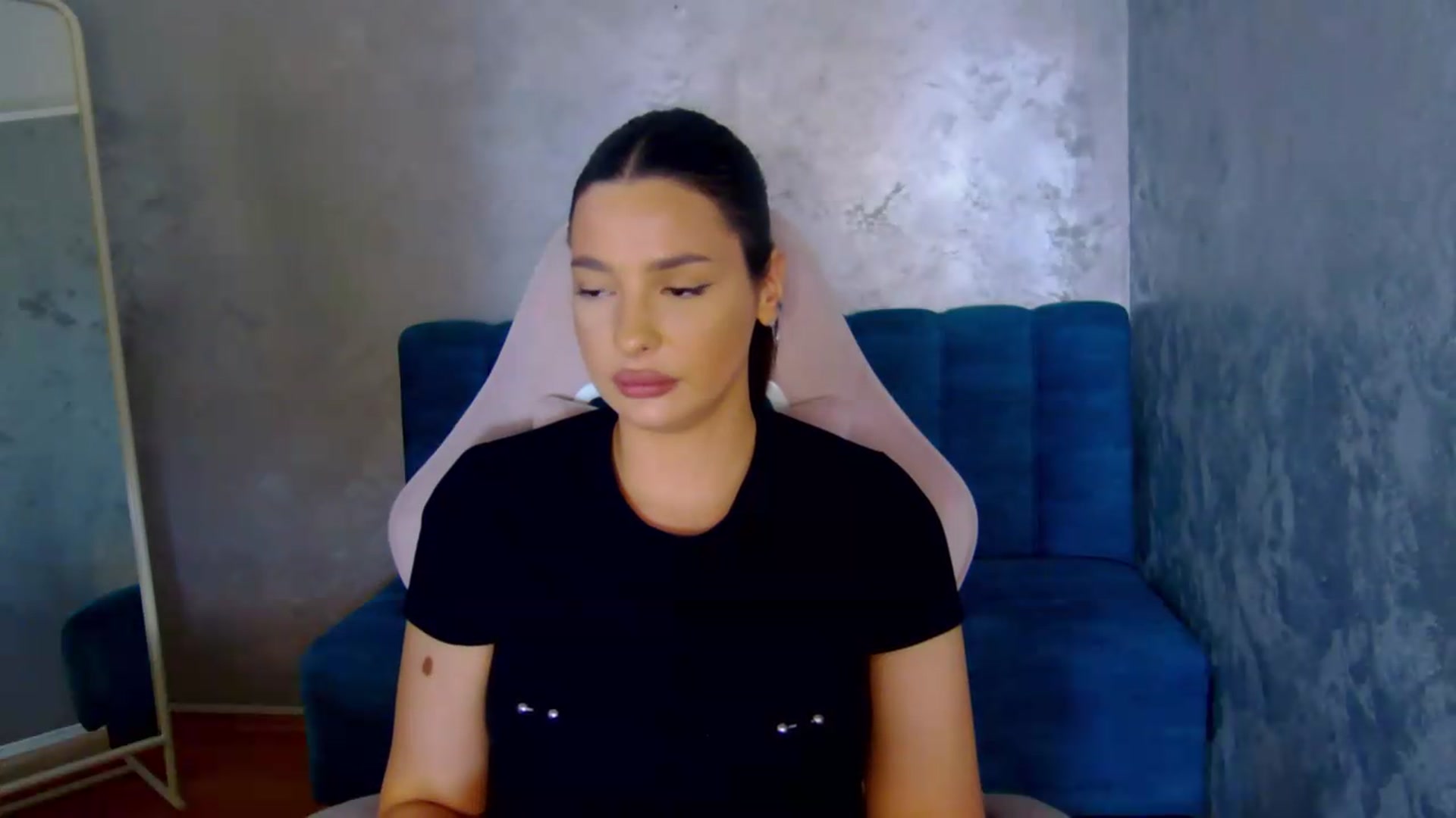 Gallery image thumbnail from meliiis_'s myfreecams stream on, 05/07/2026, 15:07 image 14 of 20