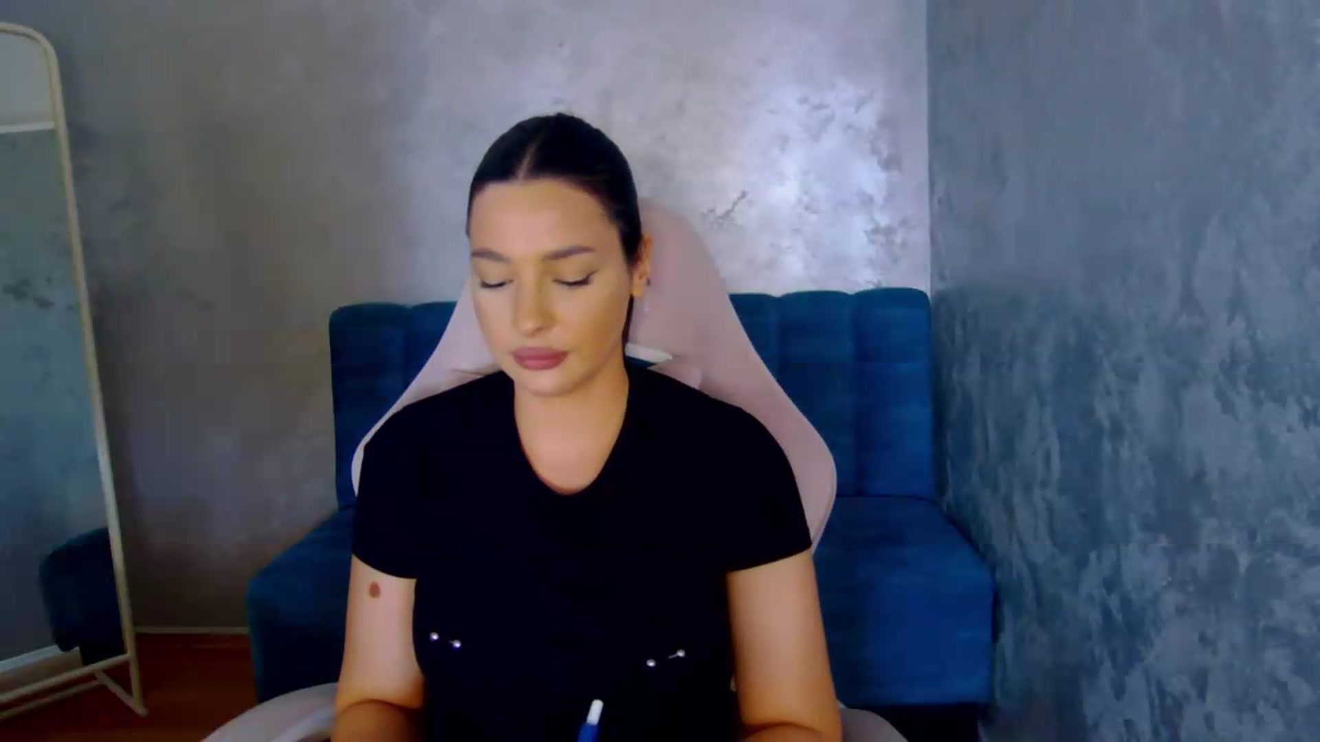 Gallery image thumbnail from meliiis_'s myfreecams stream on, 05/07/2026, 15:07 image 9 of 20