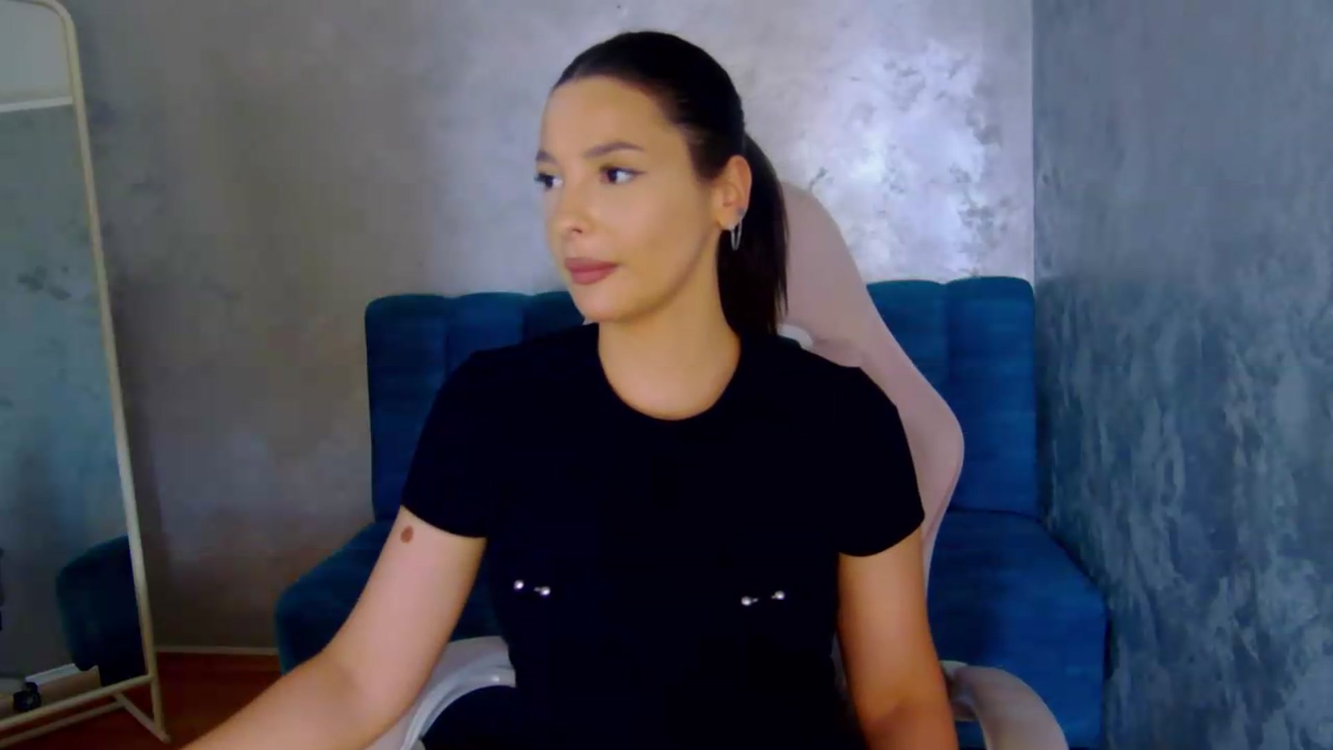 Gallery image thumbnail from meliiis_'s myfreecams stream on, 05/07/2026, 15:07 image 19 of 20