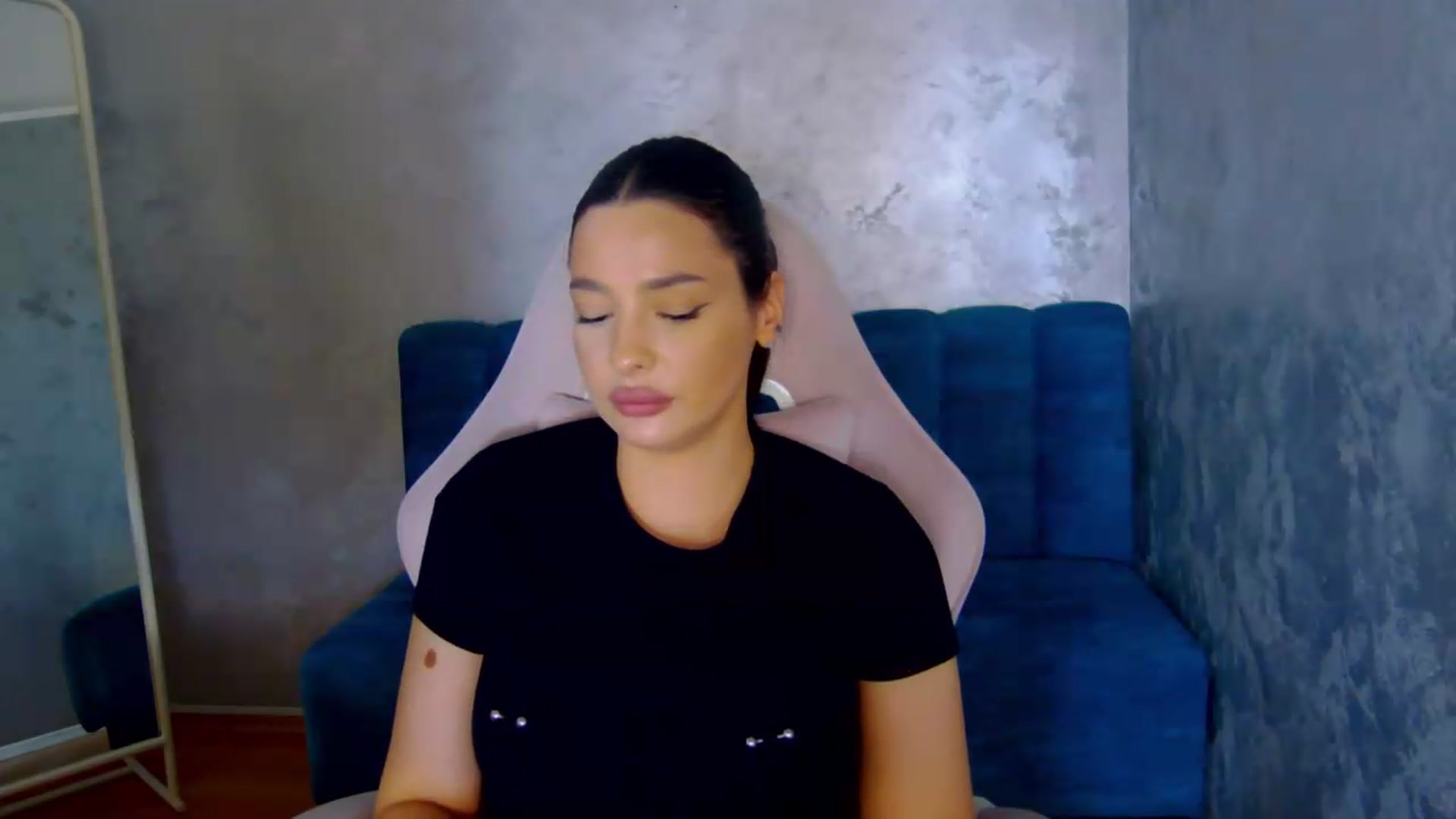 Gallery image thumbnail from meliiis_'s myfreecams stream on, 05/07/2026, 15:07 image 18 of 20