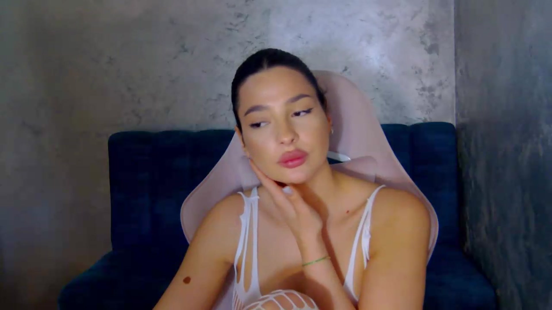 Gallery image thumbnail from meliiis_'s myfreecams stream on, 05/07/2026, 18:25 image 15 of 20